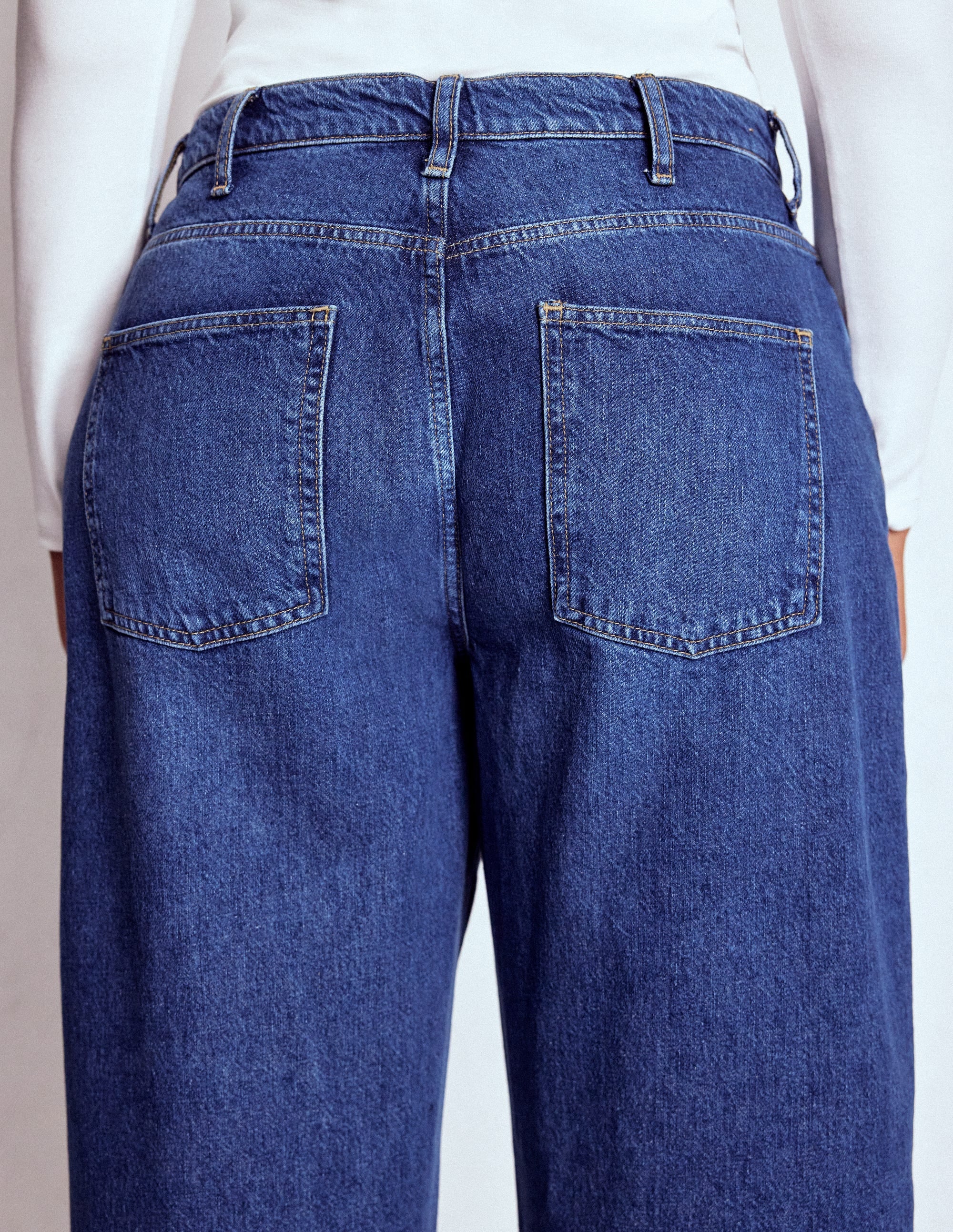 Barrel Leg Jeans-Mid Vintage - Image 9
