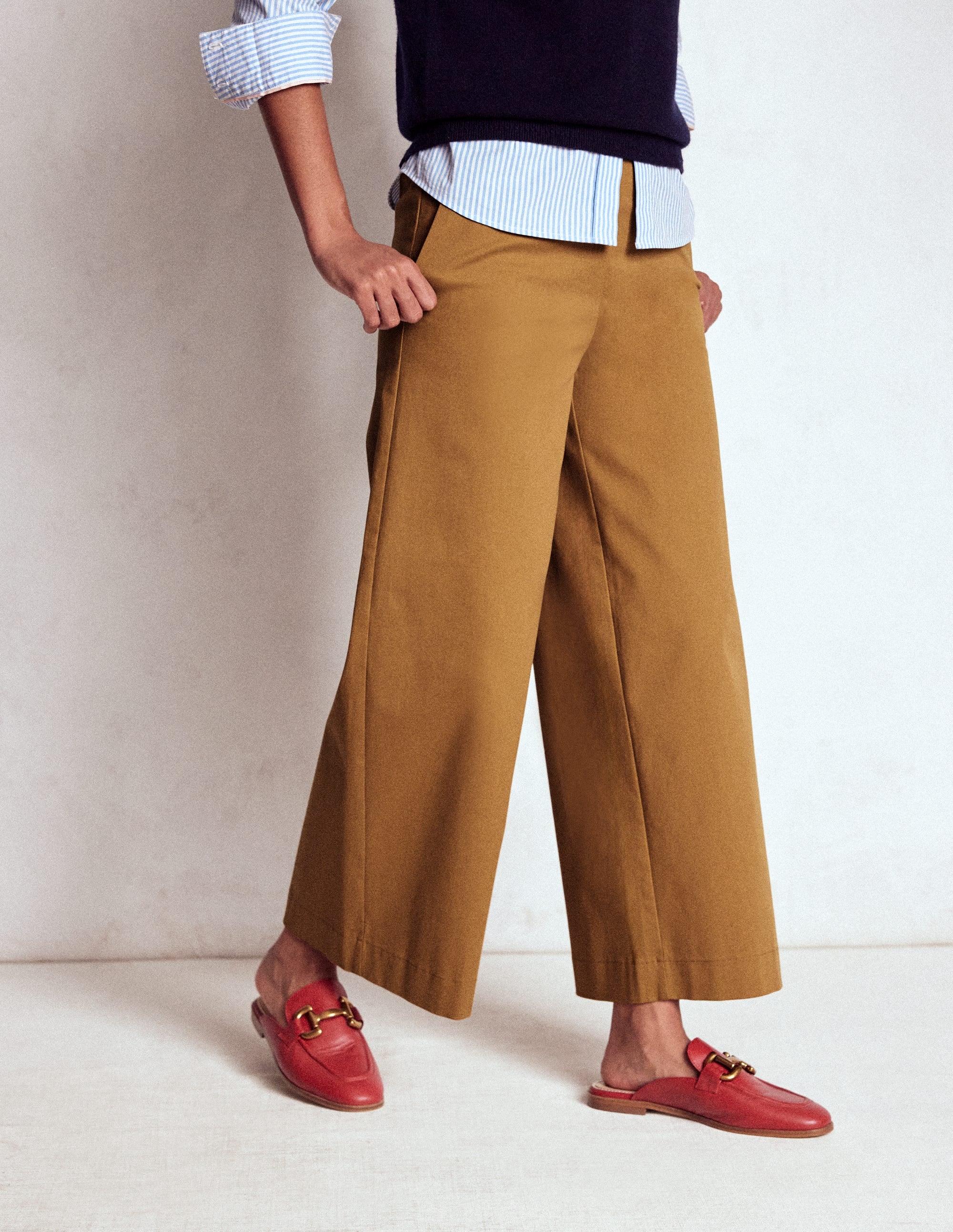 Pull-on Cropped Trousers-Hazelnut Brown - Image 4