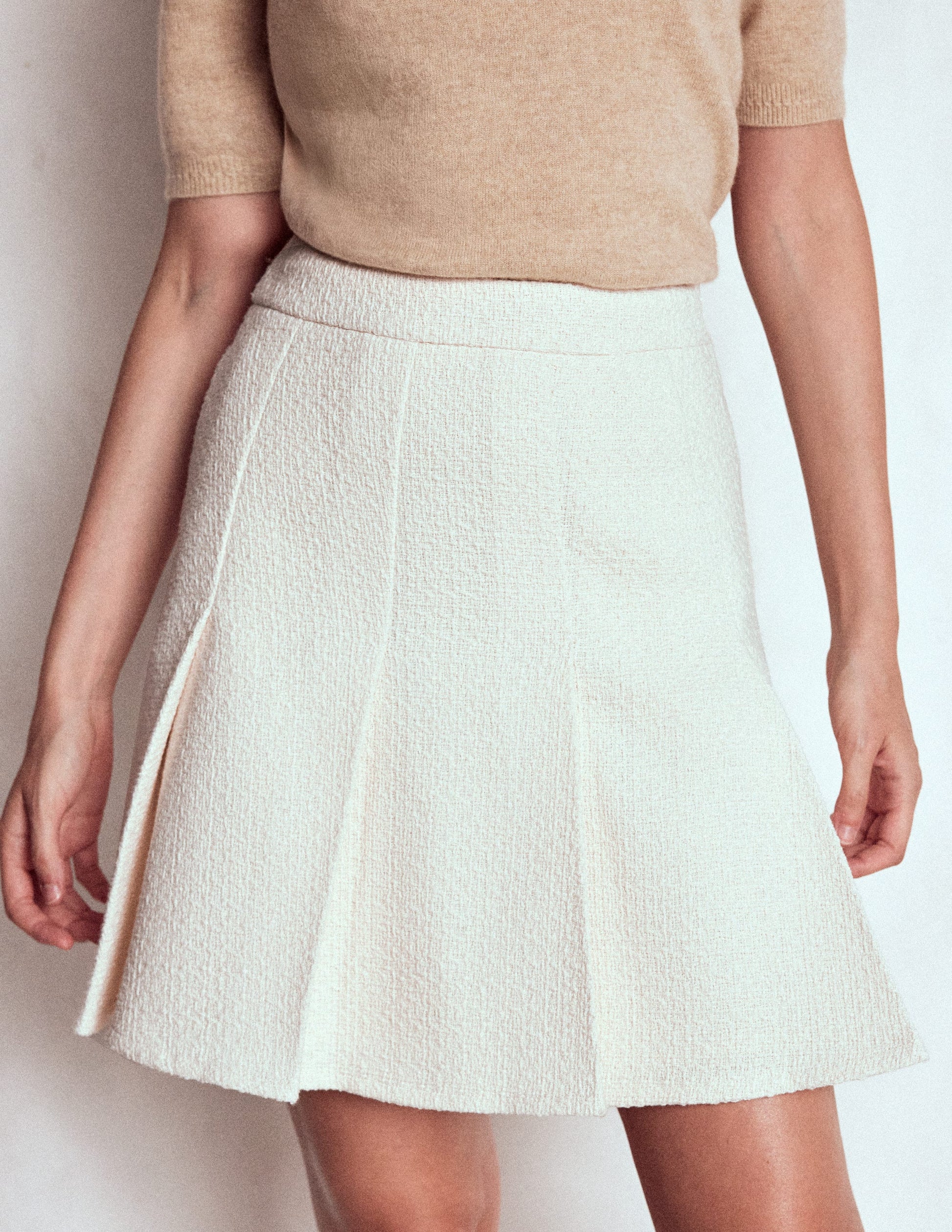 Flippy Textured Skirt-White-4