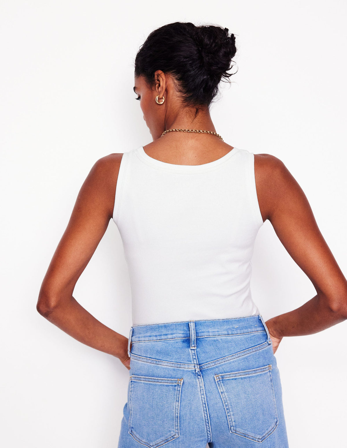 Essential Scoop-Neck Vest-White - Image 3