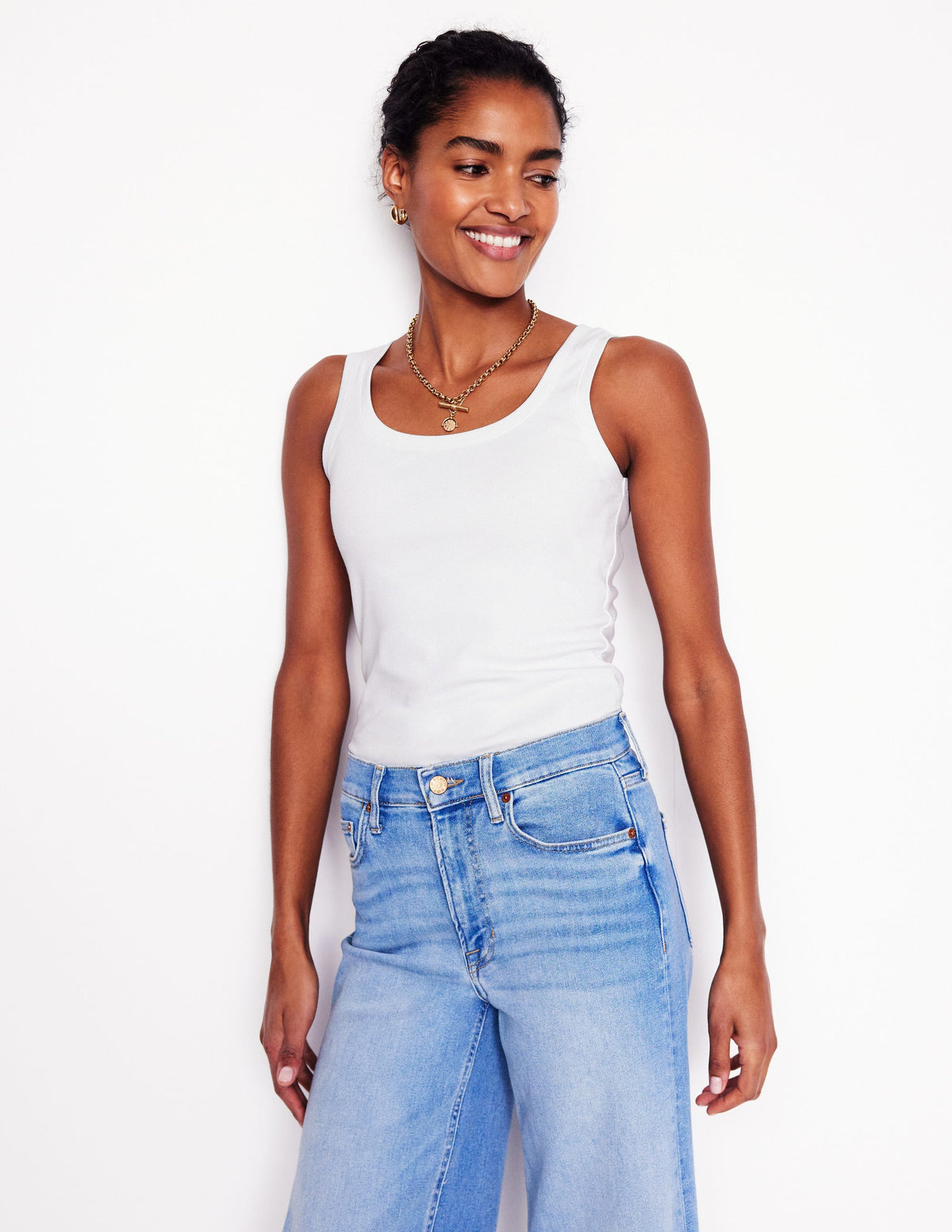 Essential Scoop-Neck Vest-White - Image 4