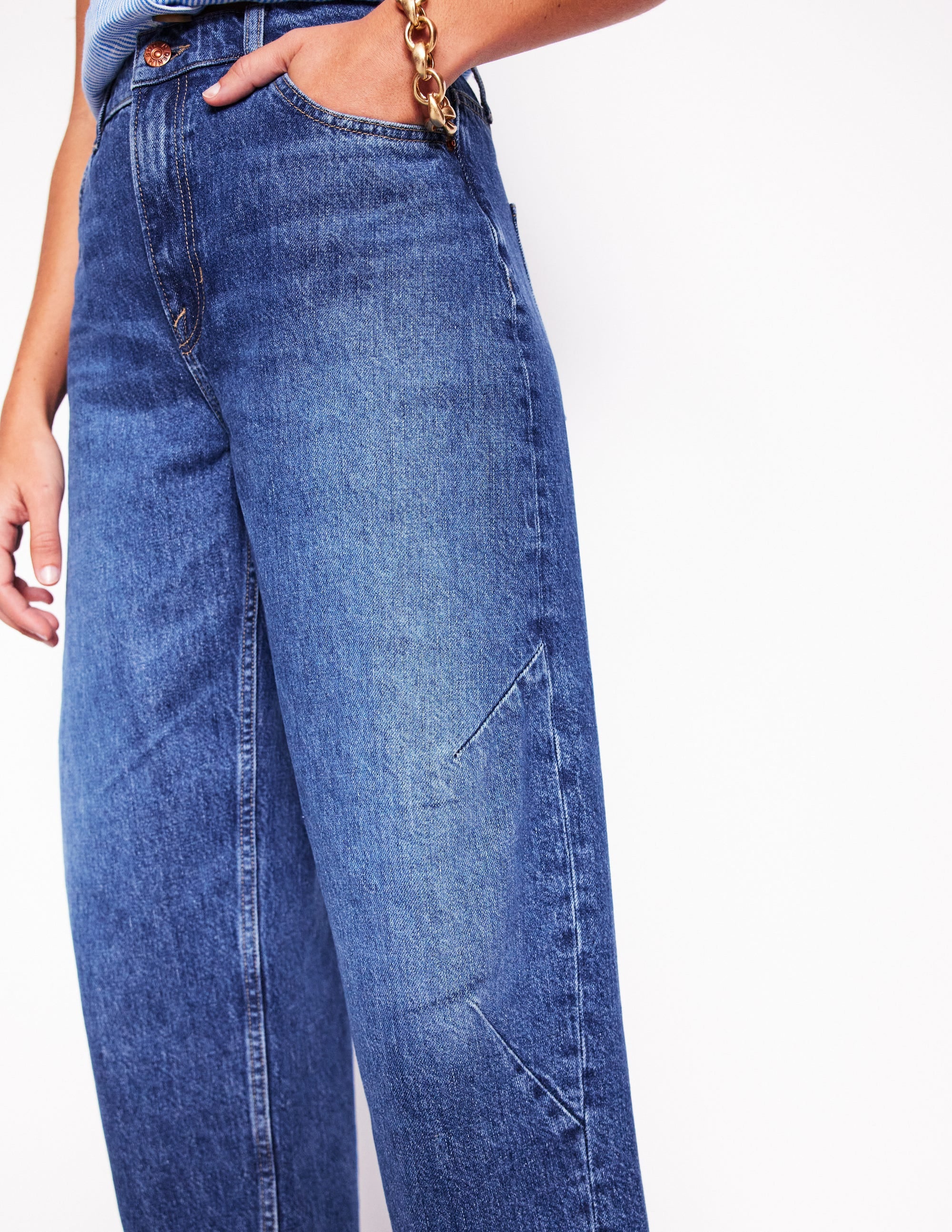 Barrel Leg Jeans-Mid Vintage - Image 12