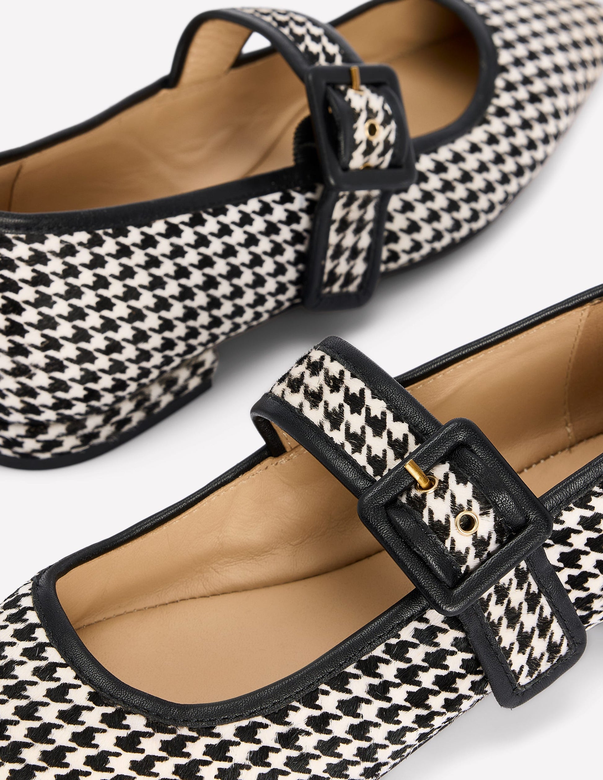 Vic Chisel Toe Mary Janes-White/Black-4