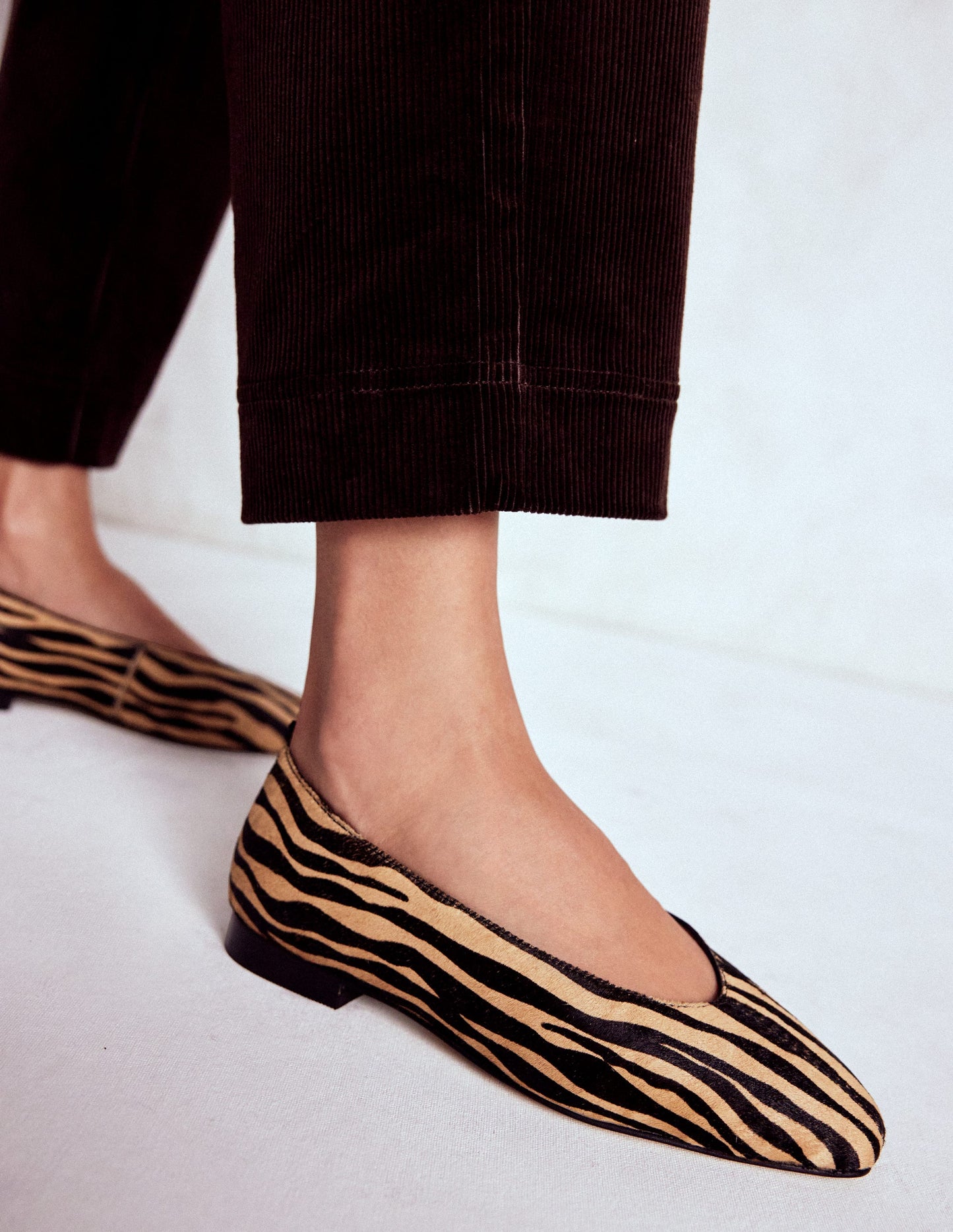 High Cut Stitch Detail Flats-Black/White