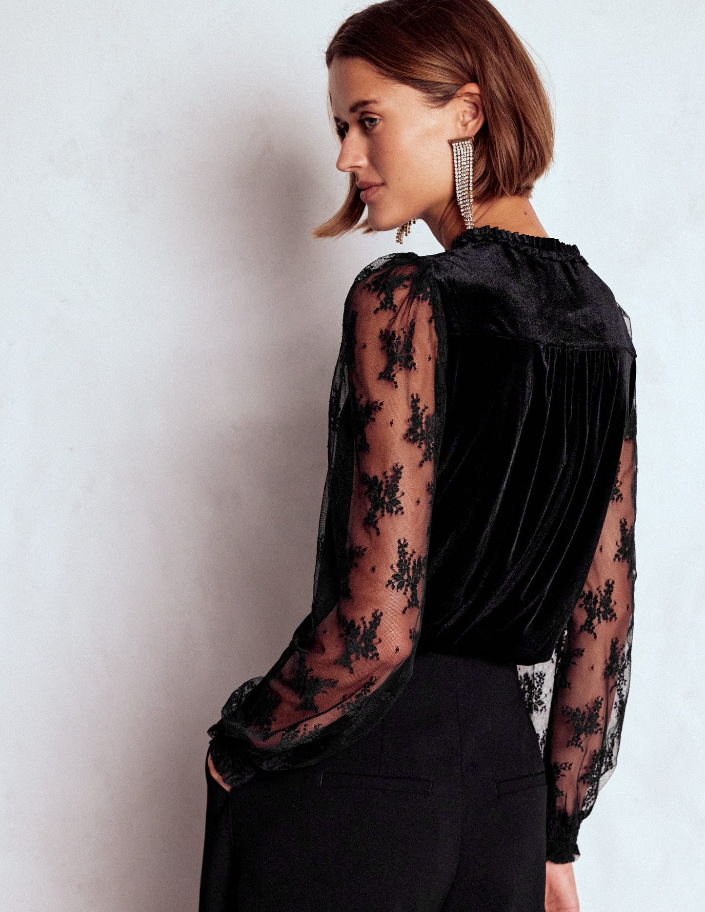 Mixed Media Puff Velvet Top-Black