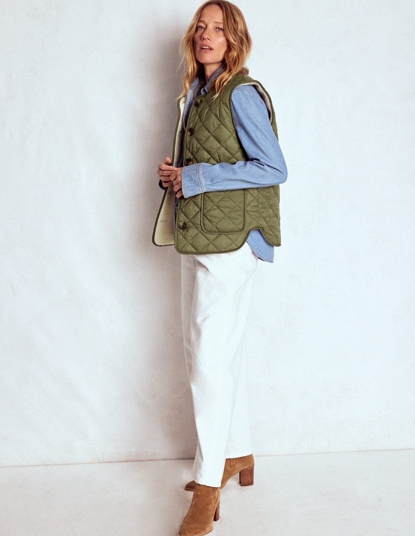 Clerkenwell Reversible Gilet-Woodland Green, Natural Borg