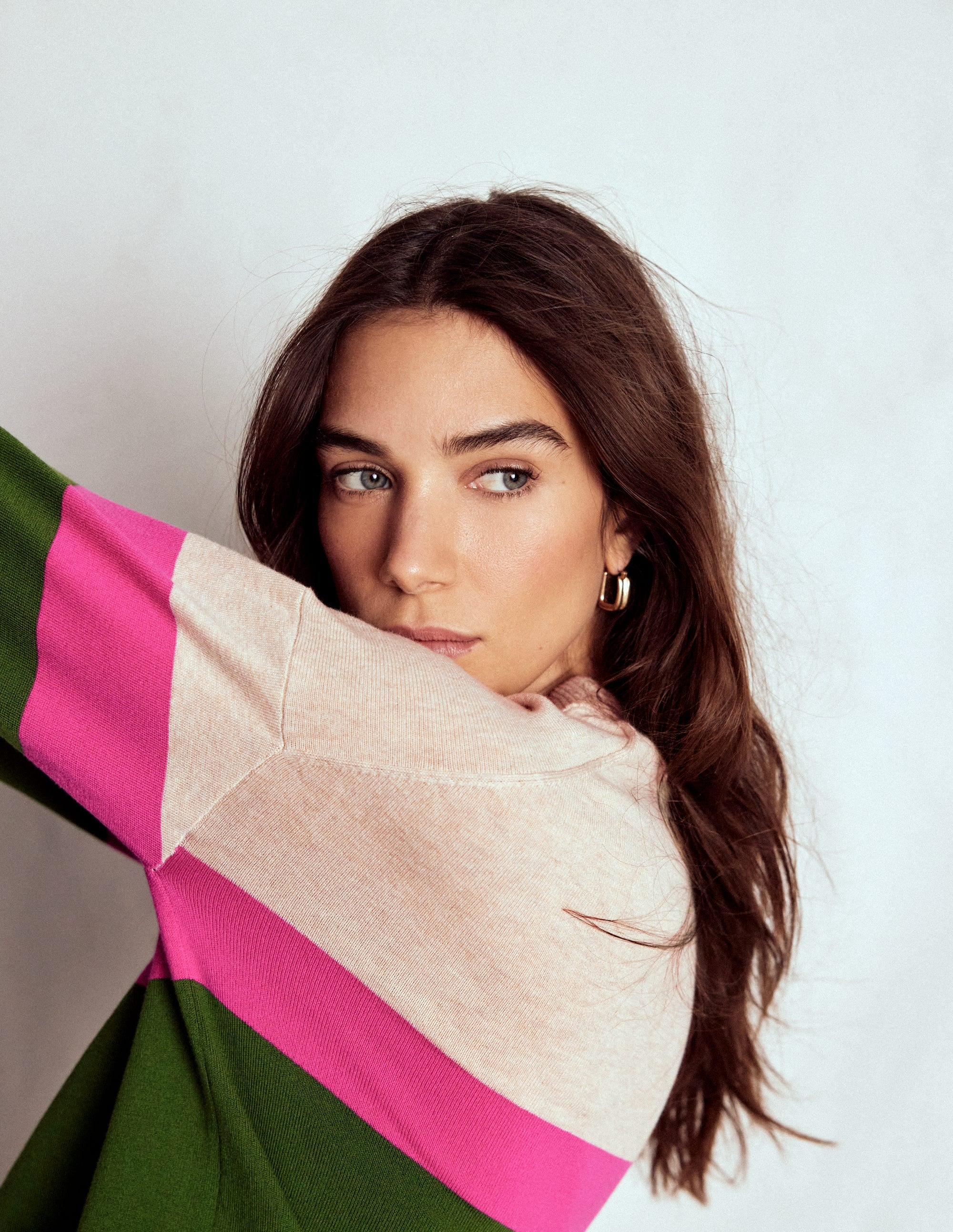 Lara Relaxed Cotton Jumper-Courtyard Green / Pink Yarrow - Image 2