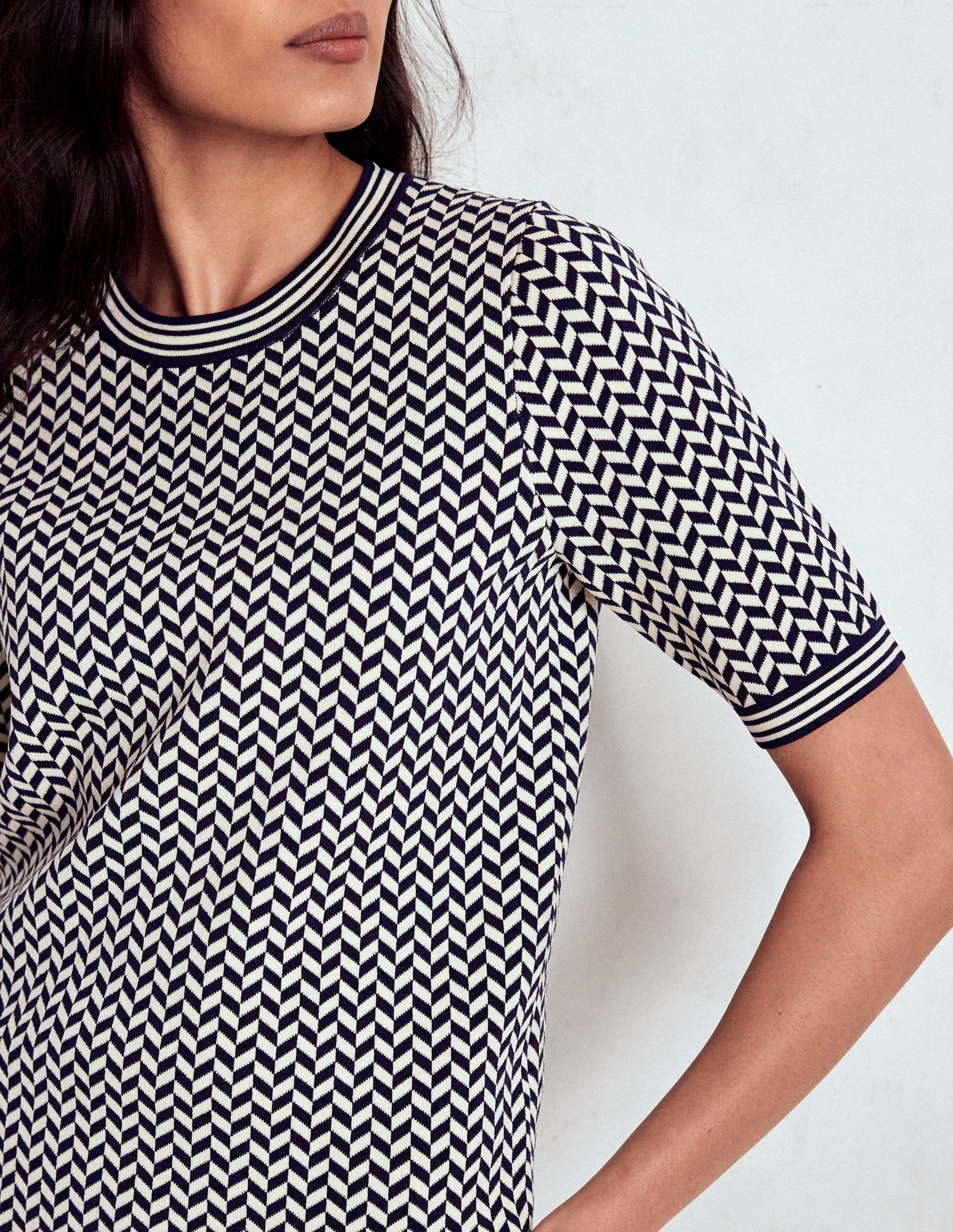 Jacquard Knitted T-Shirt-Navy/ Ivory Dogtooth - Image 2