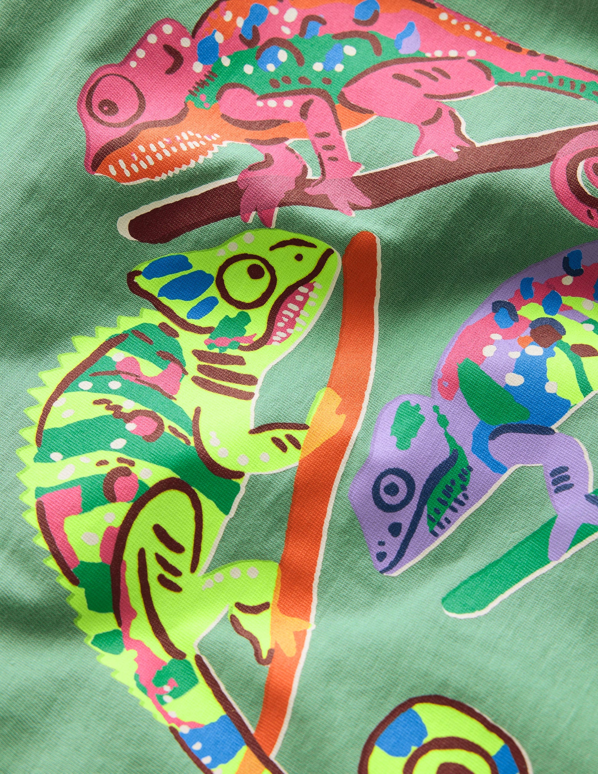 Short Sleeve Graphic T-shirt-Csarite Green Camelion-3