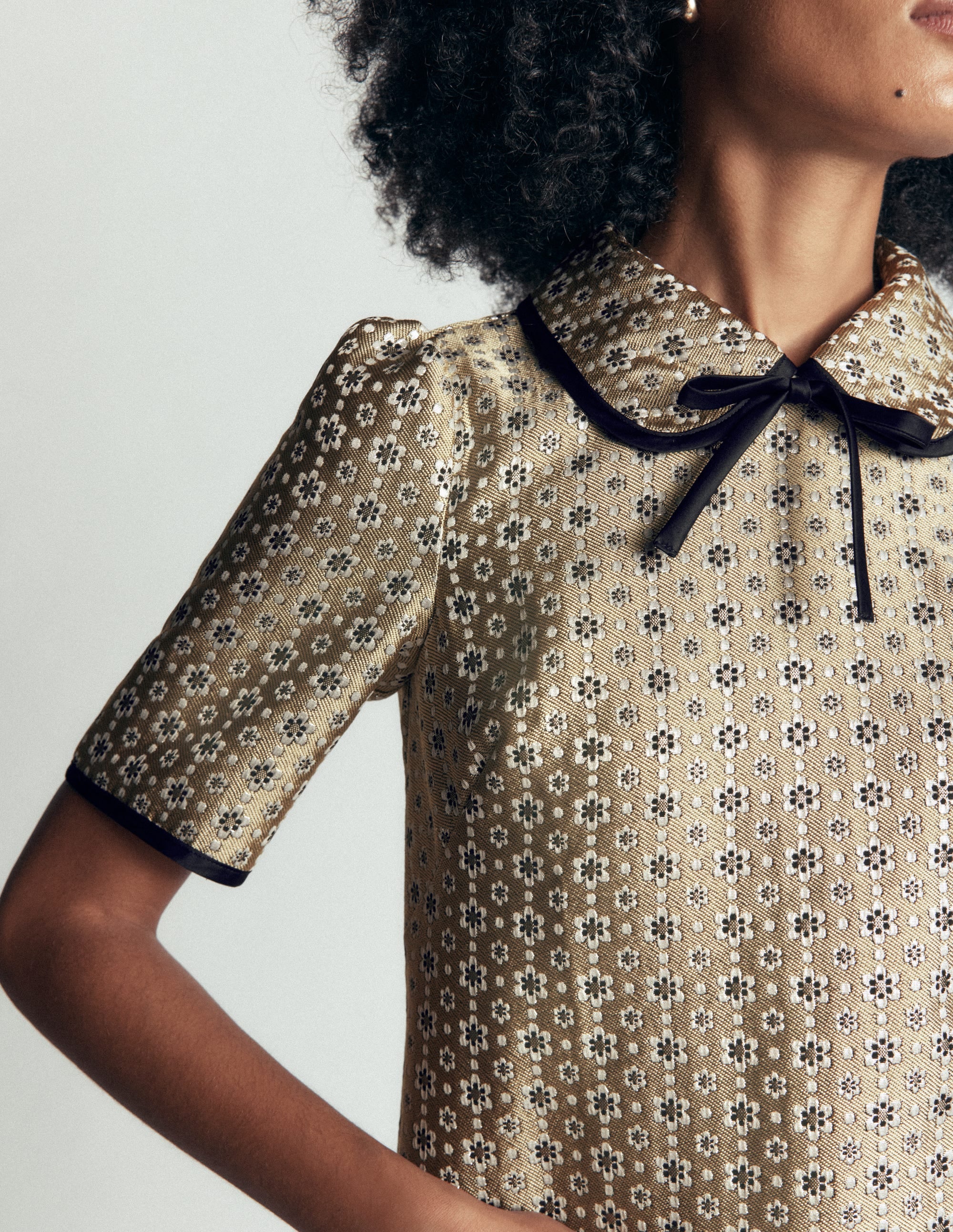 Bow Detail Pocket Shift Dress-Gold Jacquard - Image 3