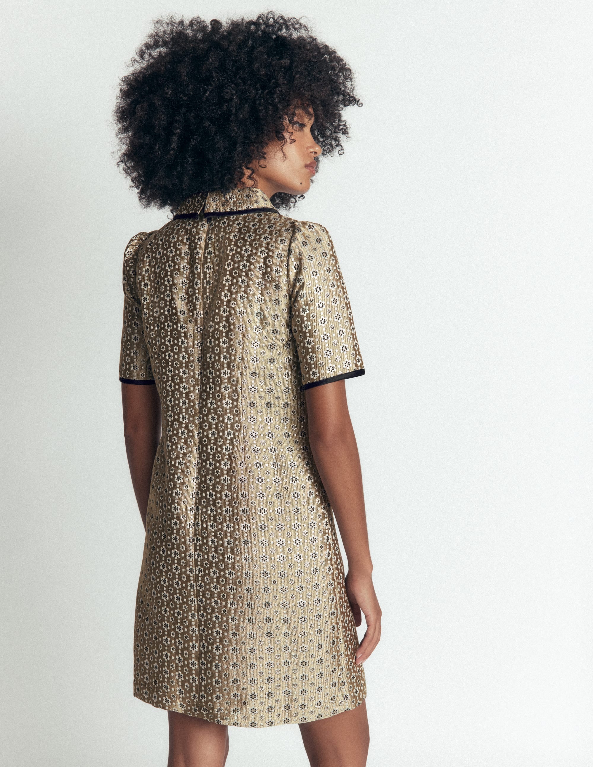 Bow Detail Pocket Shift Dress-Gold Jacquard - Image 4