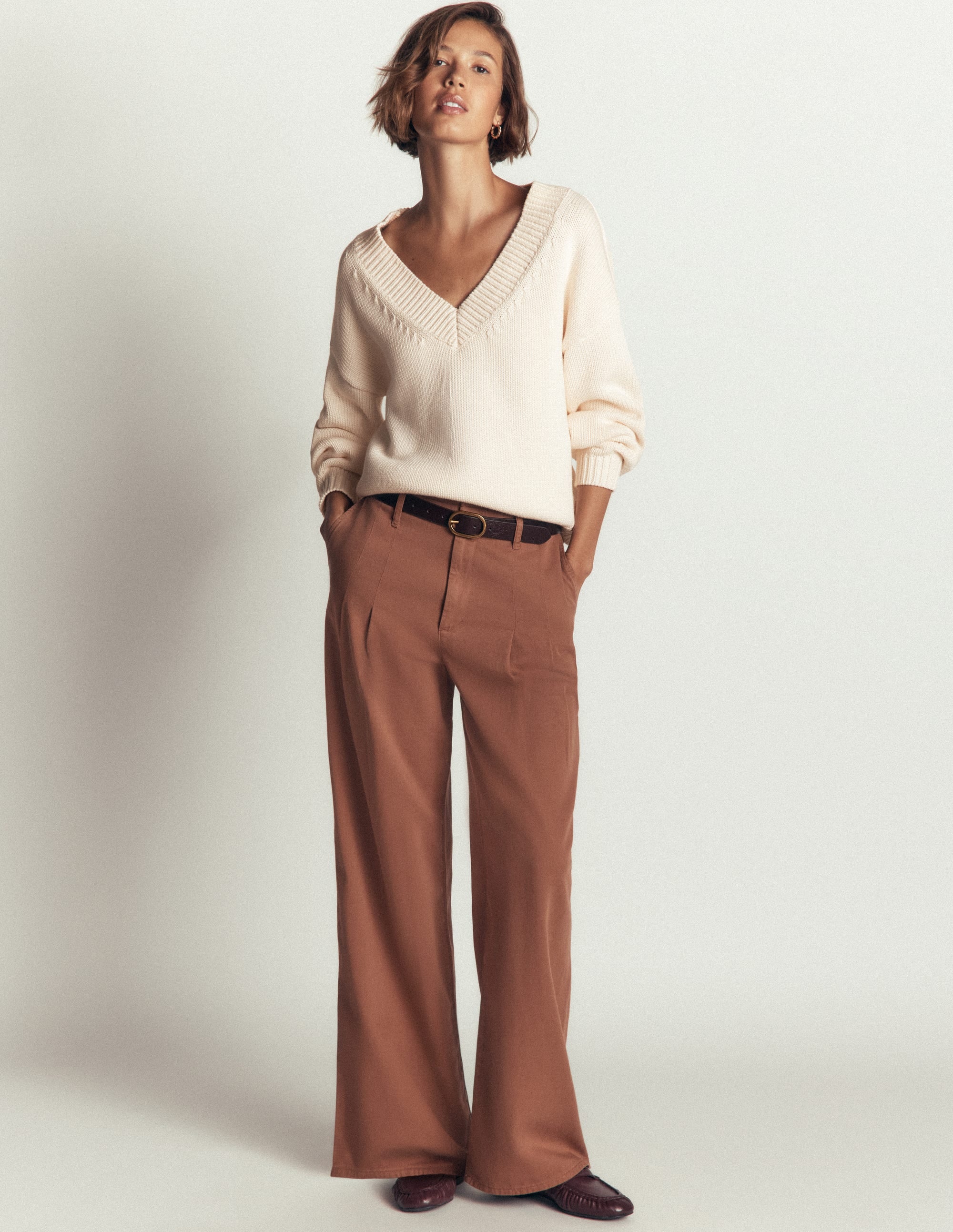 Lucy Cotton V-neck Jumper-Ivory - Image 4