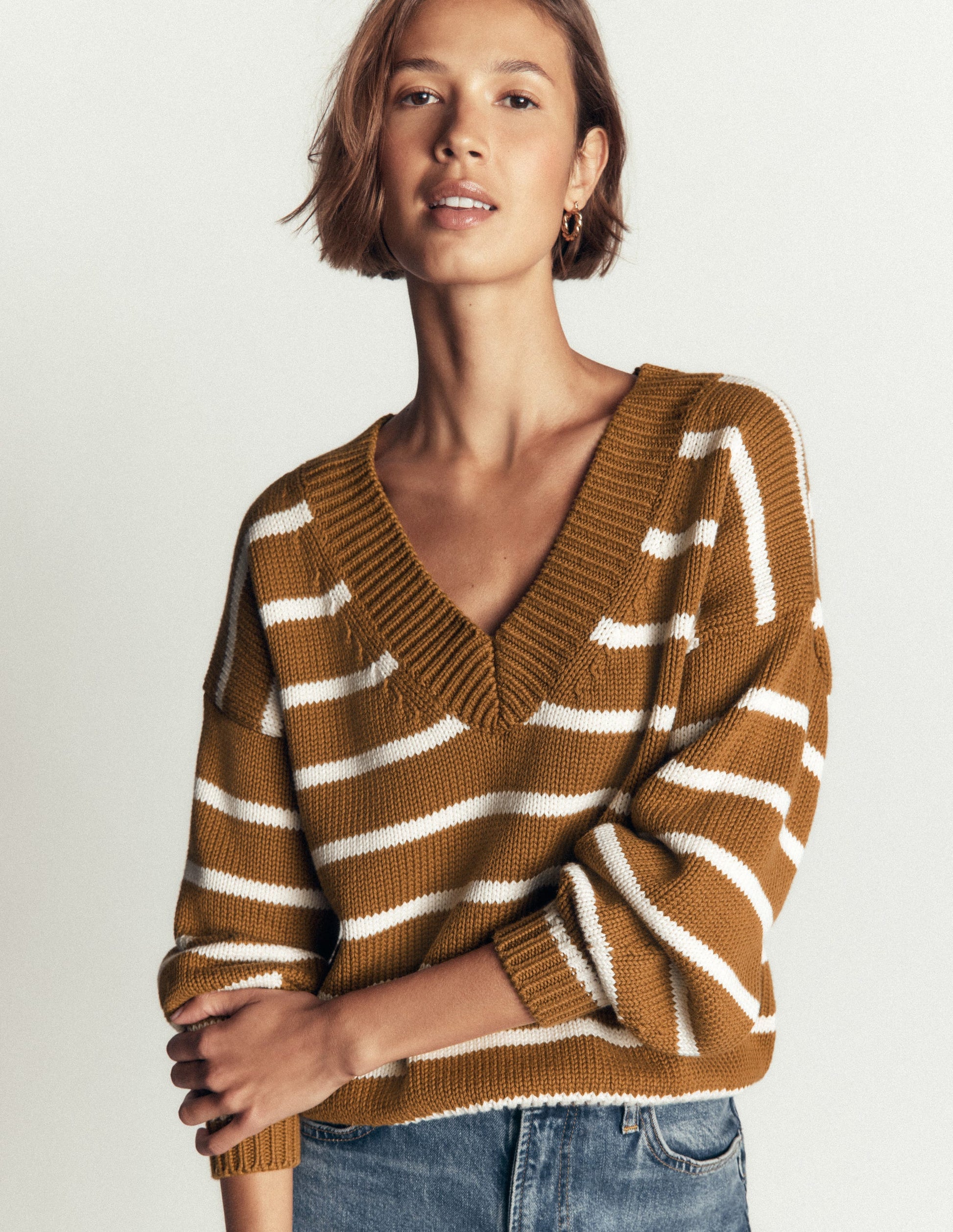 Lucy Cotton V-neck Jumper-Gingerbread, Ivory-2