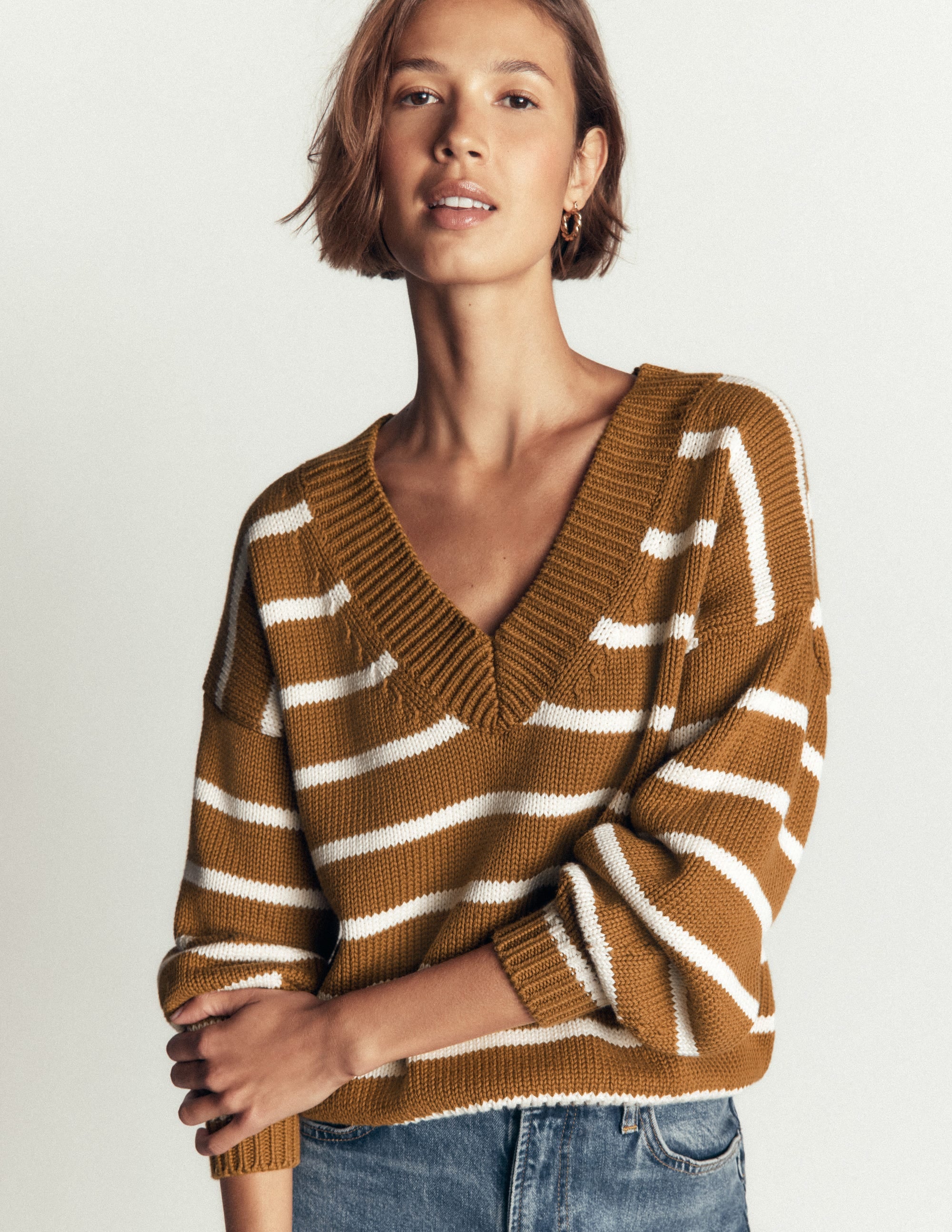 Lucy Cotton V-neck Jumper-Gingerbread, Ivory - Image 2