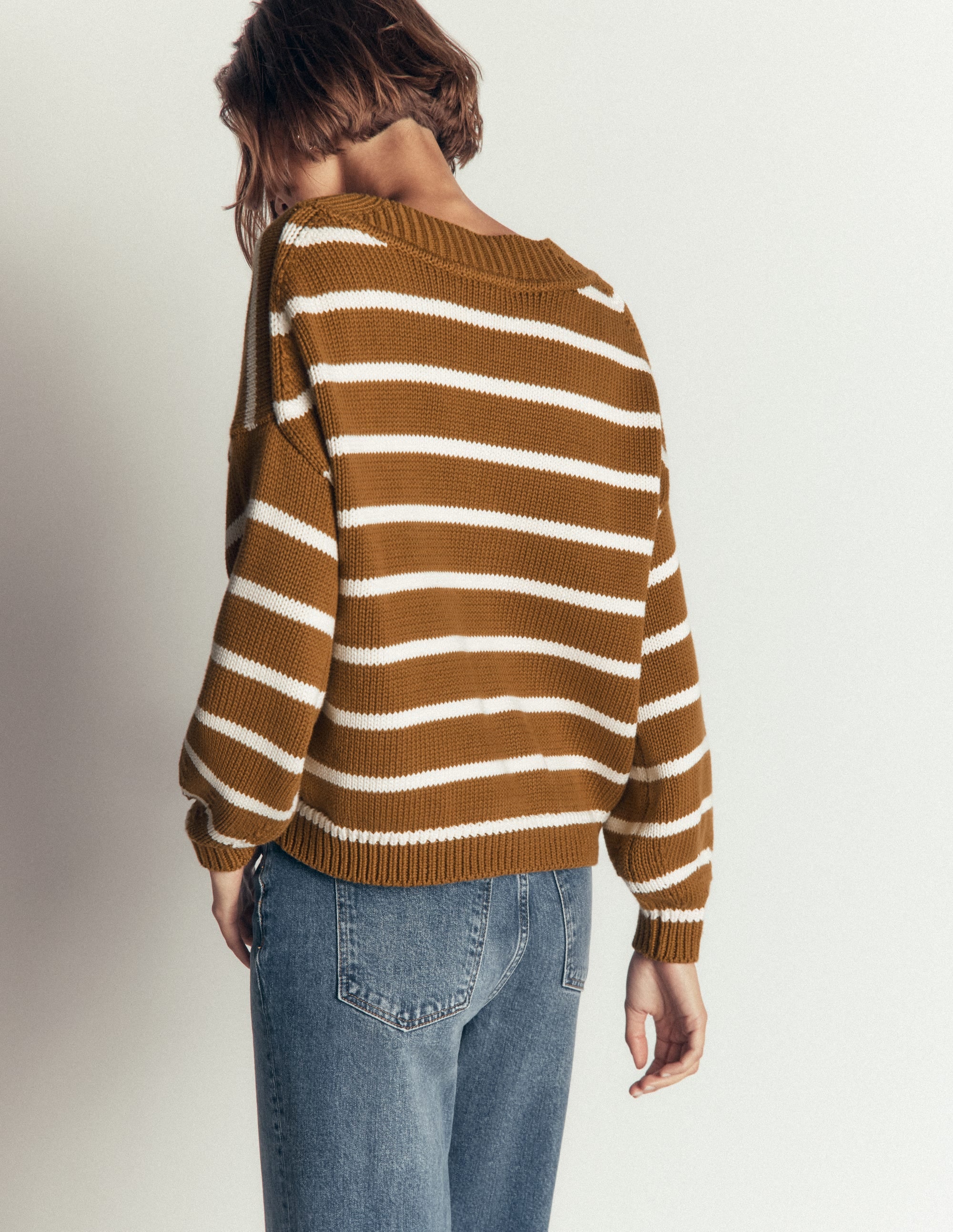 Lucy Cotton V-neck Jumper-Gingerbread, Ivory - Image 3