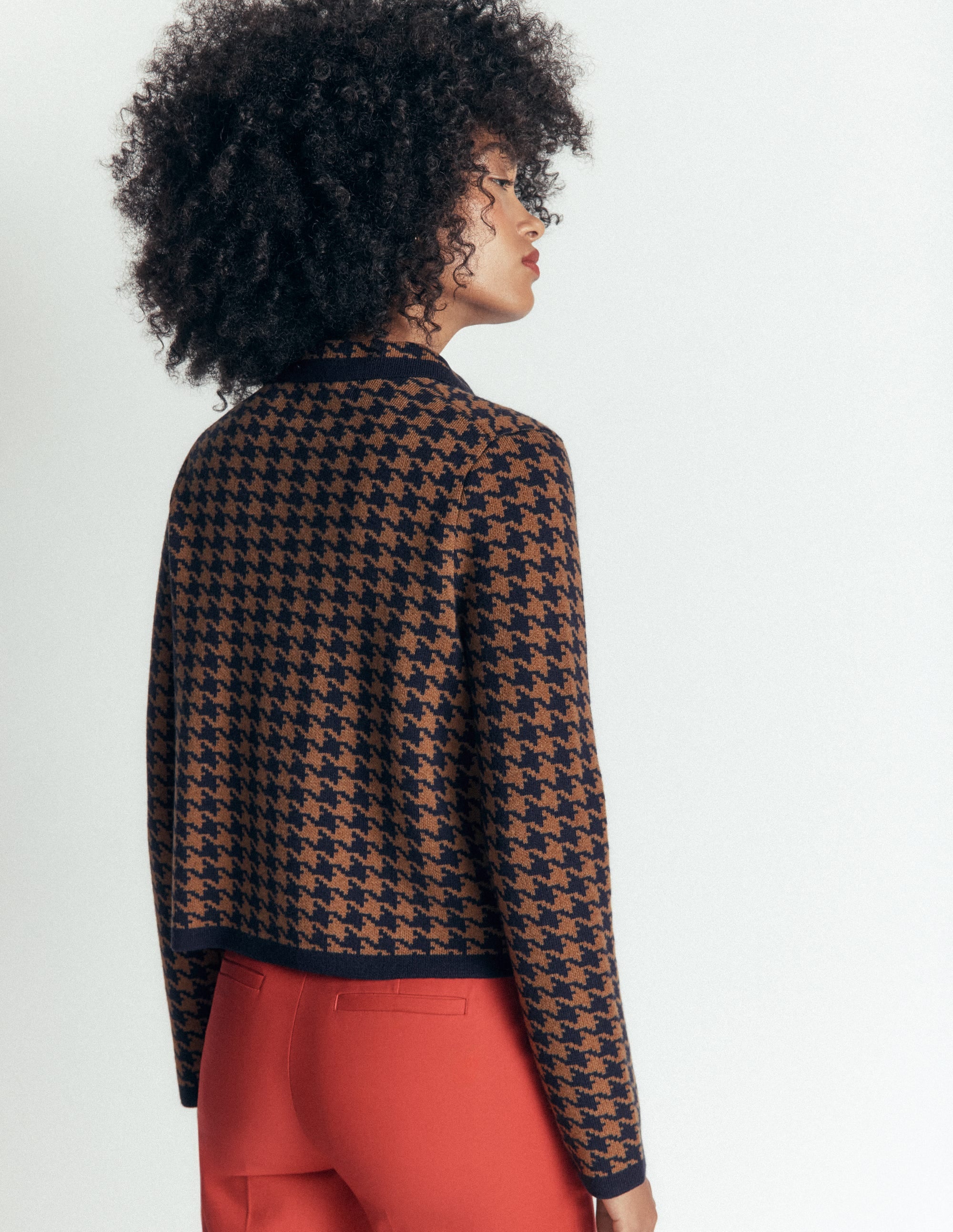 Elizabeth Bow Knitted Jacket-Camel, Dogstooth - Image 3
