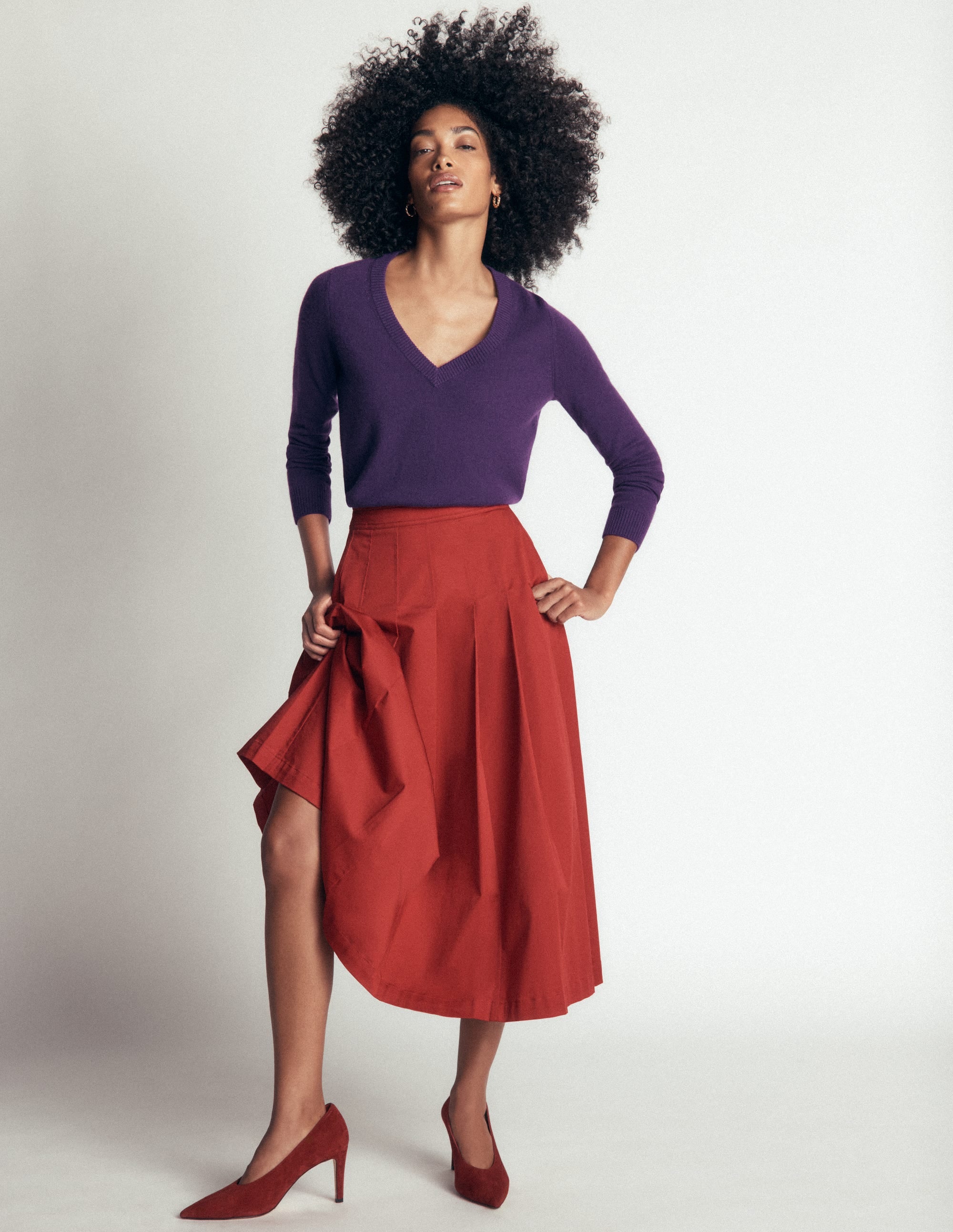 Elsie Cashmere V Neck Jumper-Deep Grape - Image 2