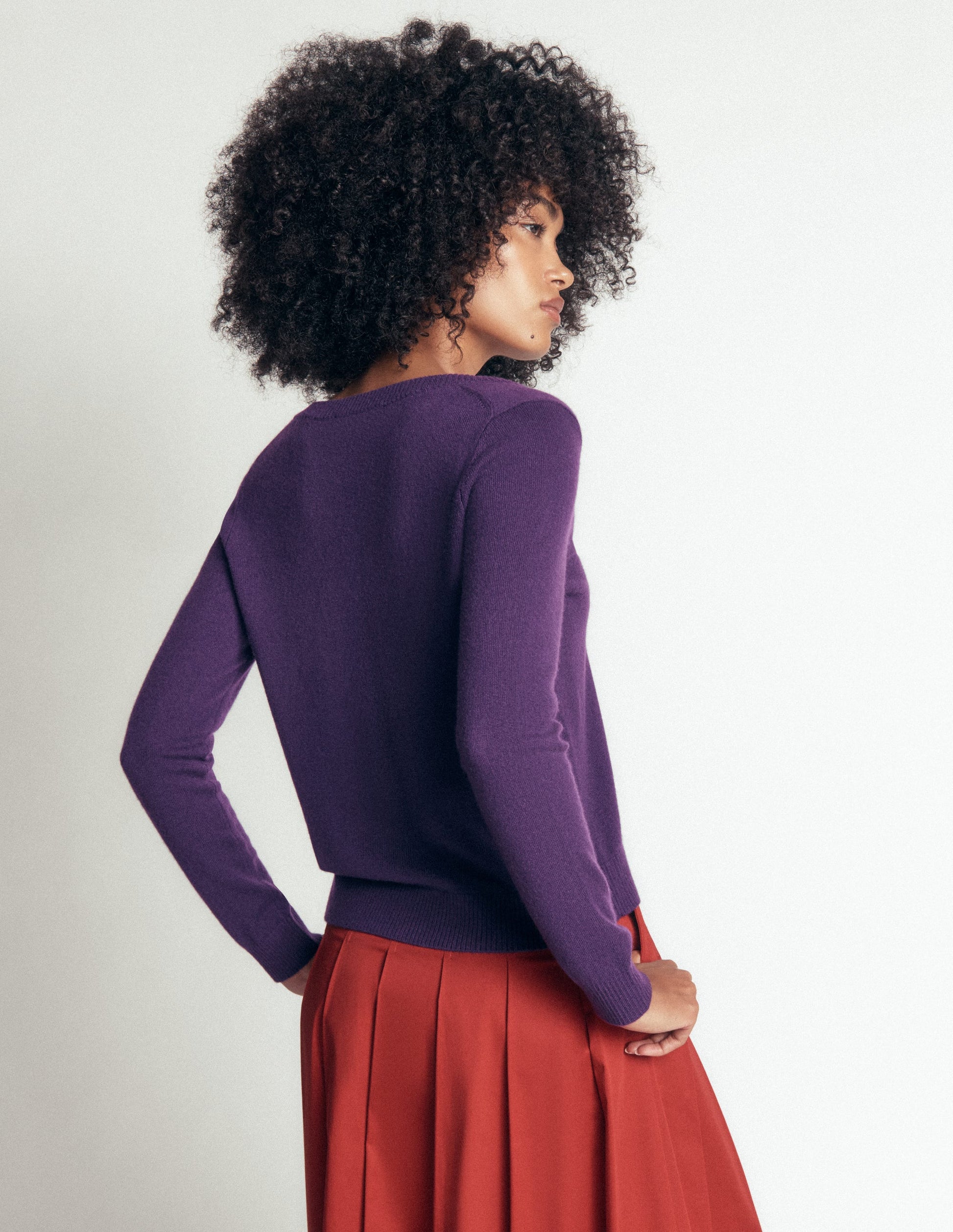 Elsie Cashmere V Neck Jumper-Deep Grape-4