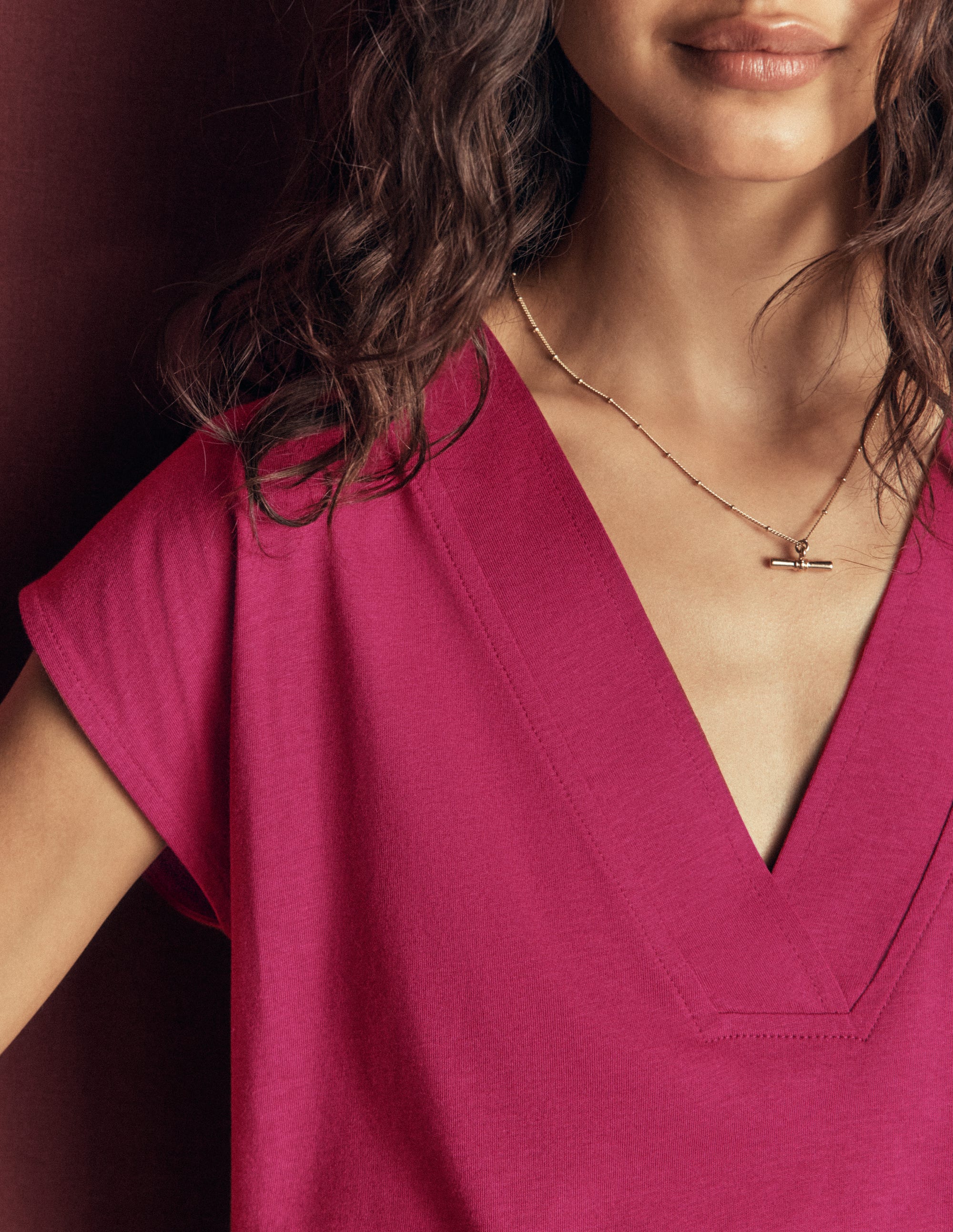 Imi Supersoft V-neck T-shirt-Beet Red - Image 2