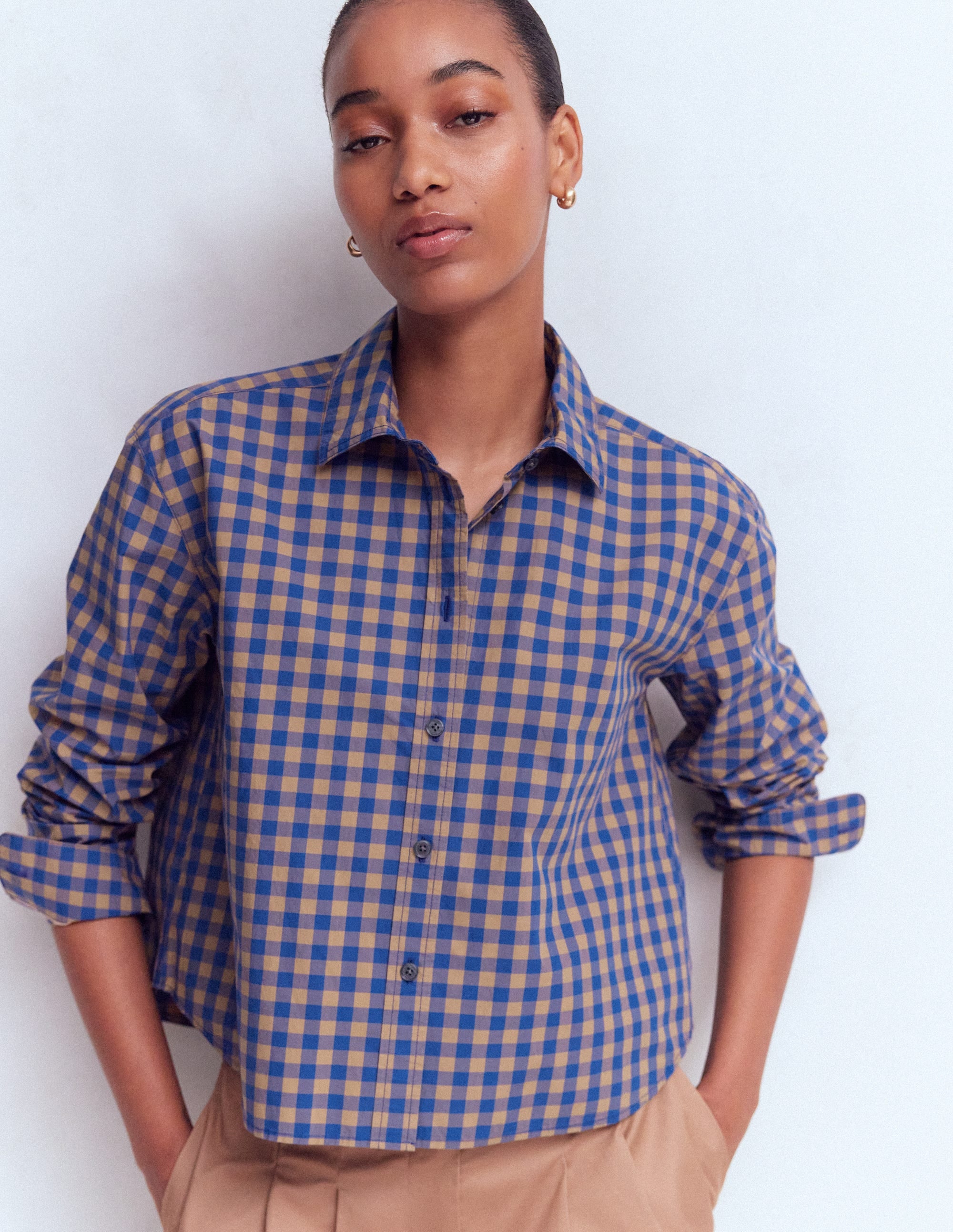 Sienna Cropped Cotton Shirt-Camel, Blue Gingham - Image 4