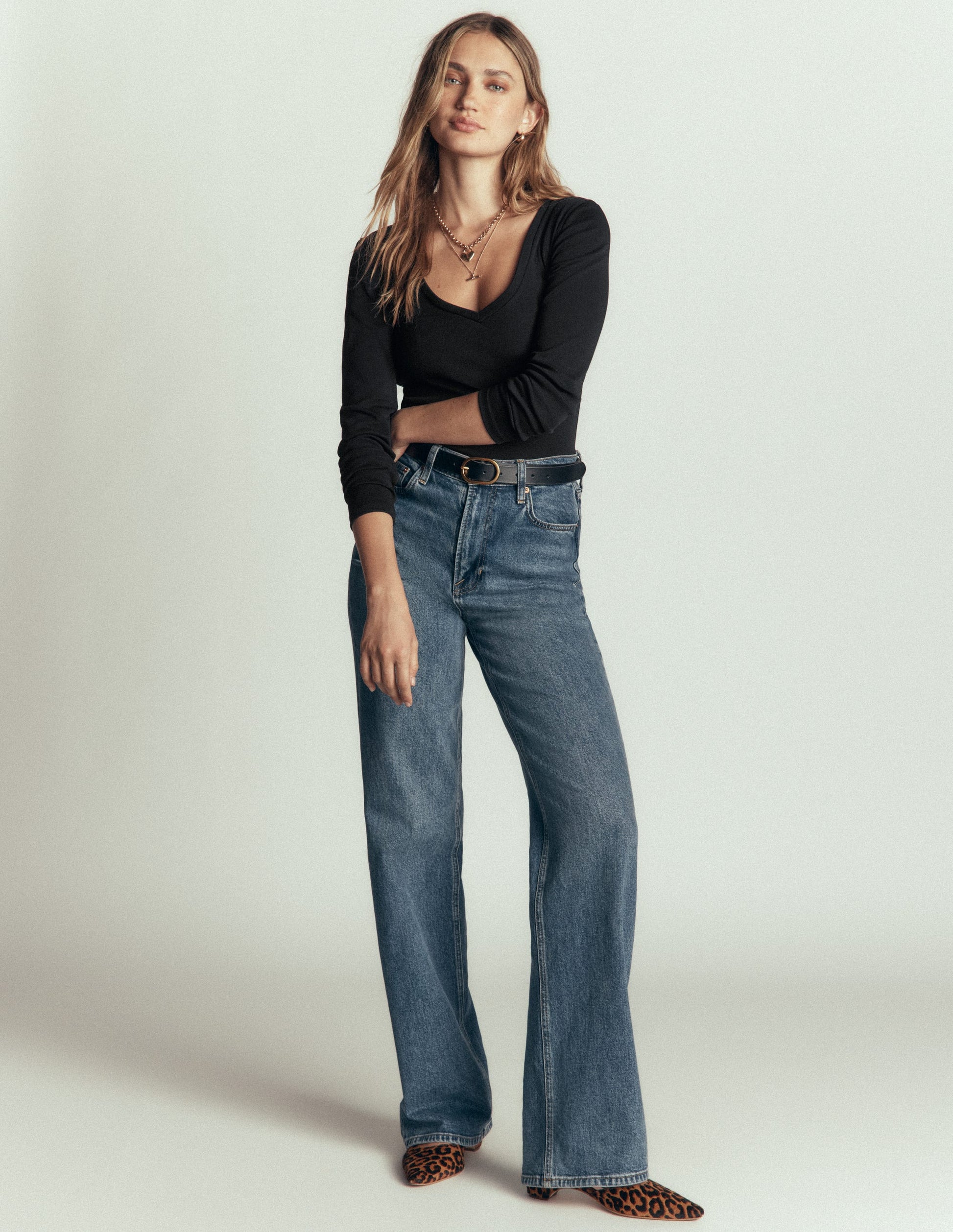 Essential V Neck Top-Black-4