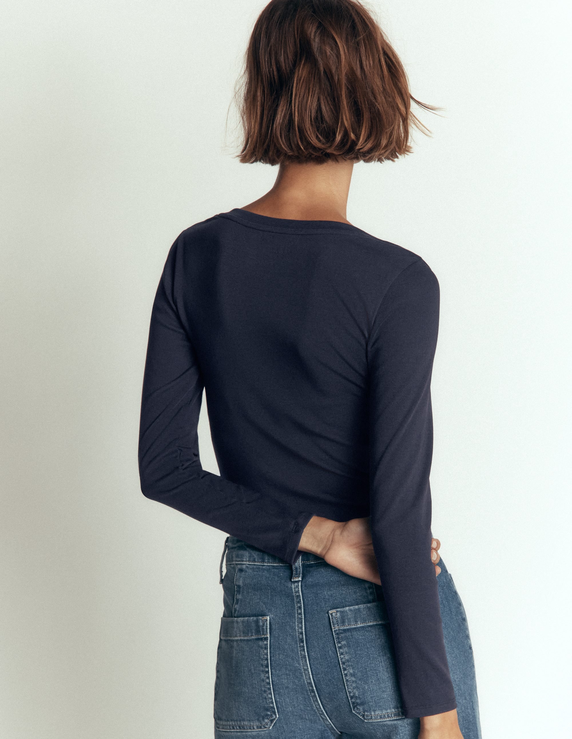 Essential V Neck Top-Navy - Image 3