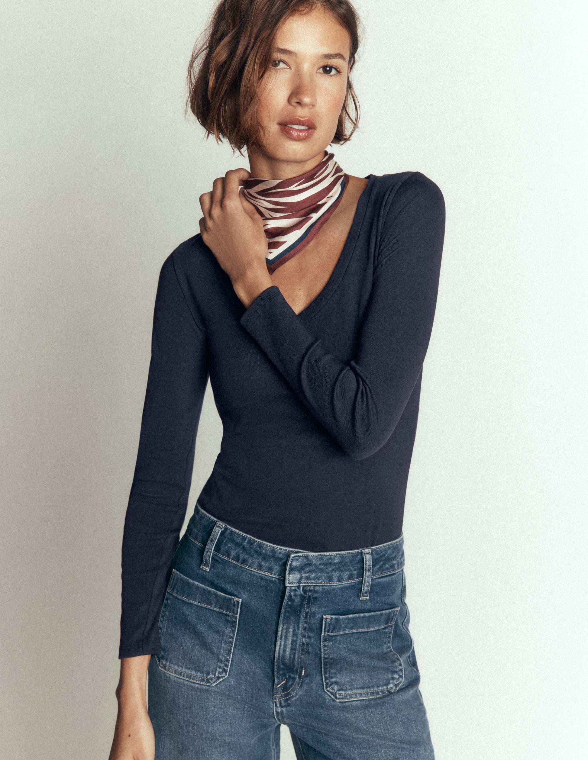 Essential V Neck Top-Navy-4