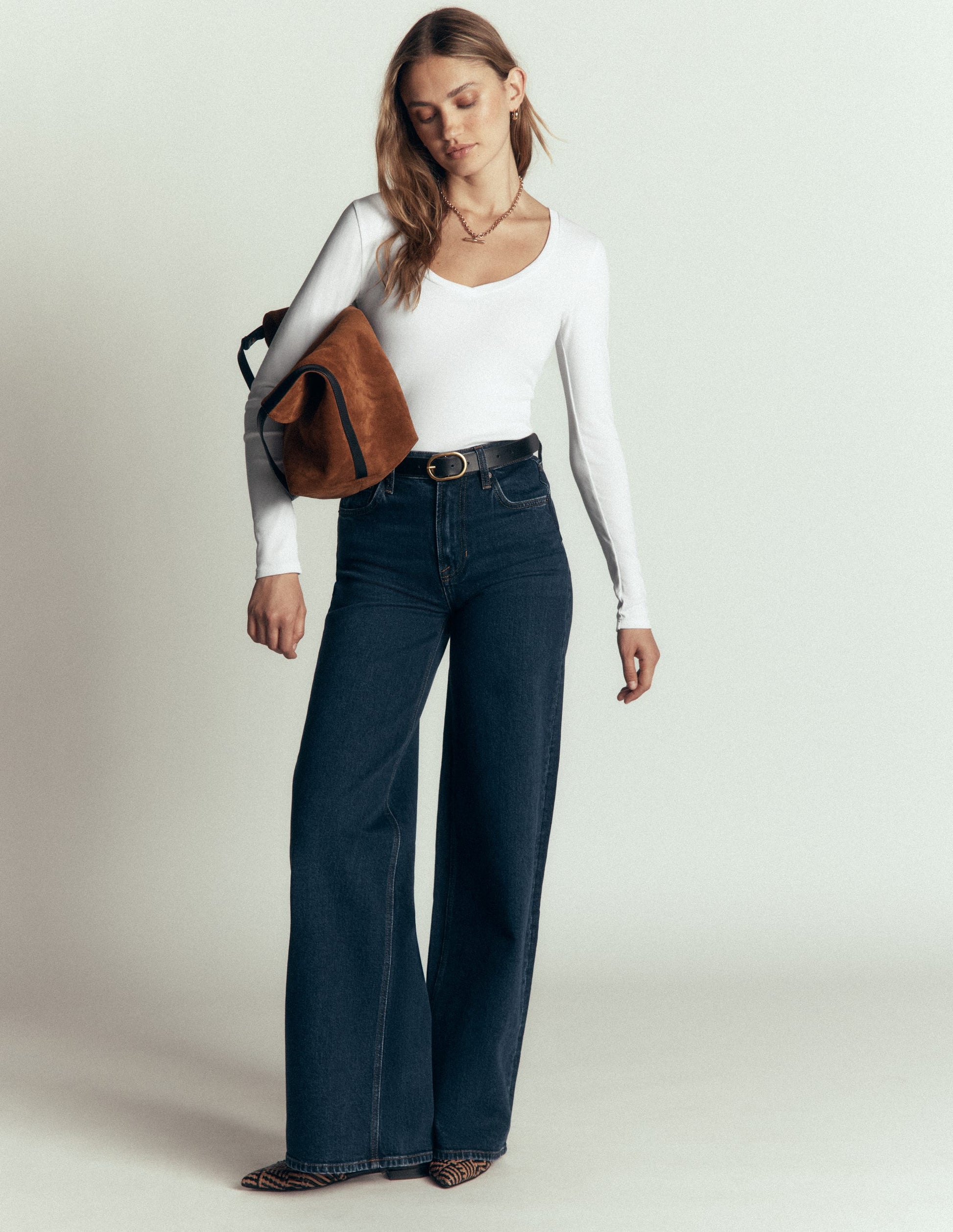 Essential V Neck Top-White-4