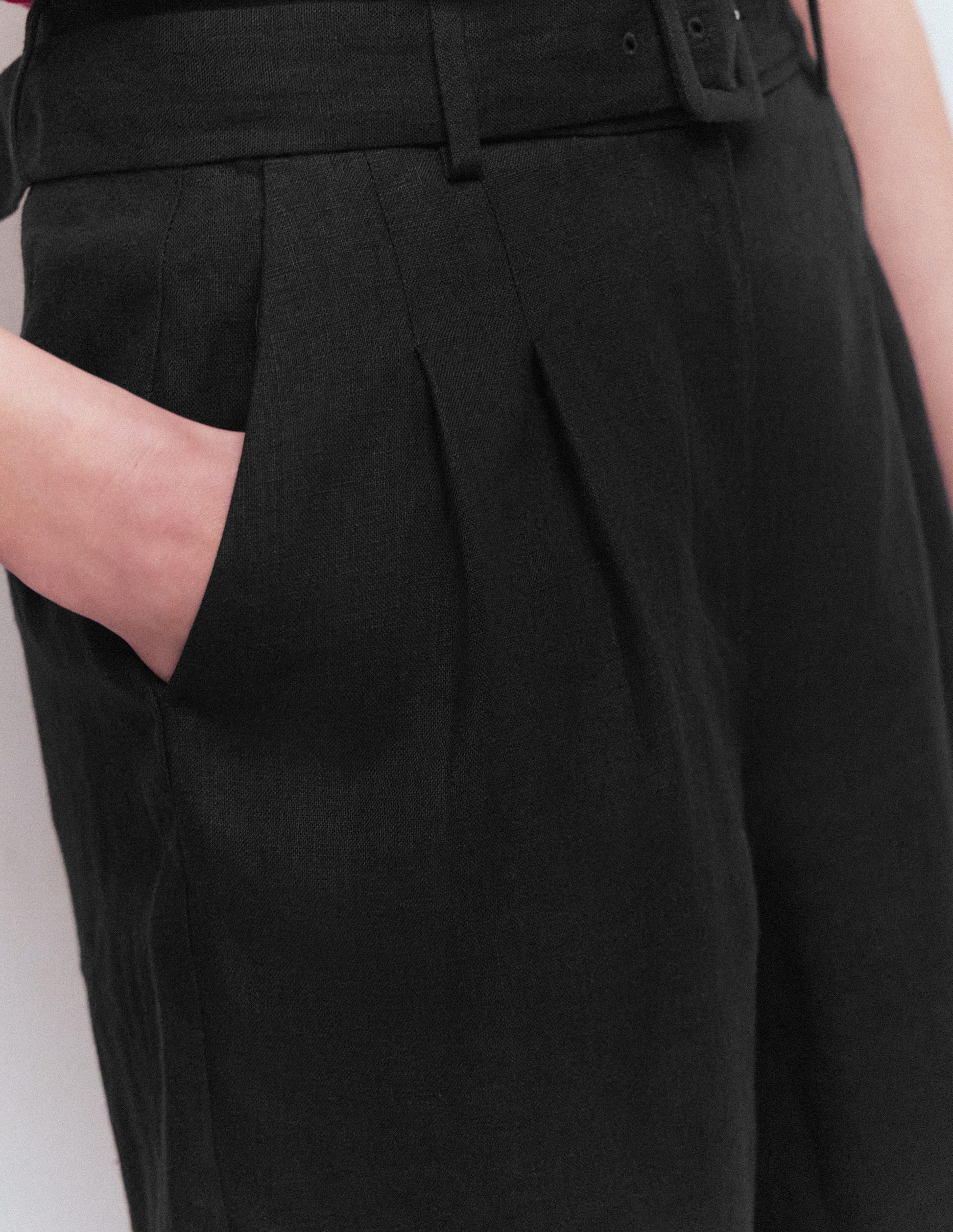 Chelsea Belted Linen Shorts-Black-2