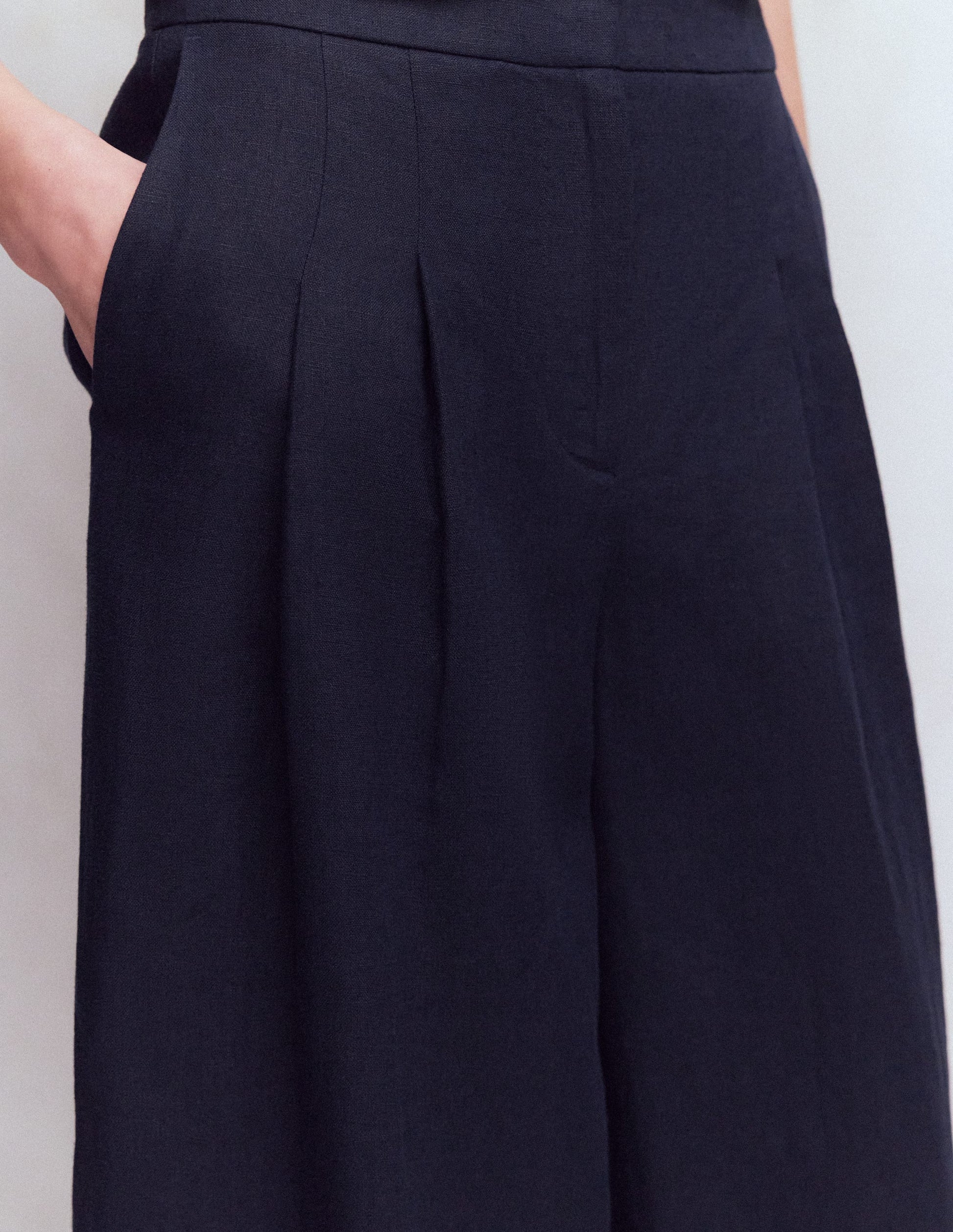 Pleated Linen Culotte-Navy-2