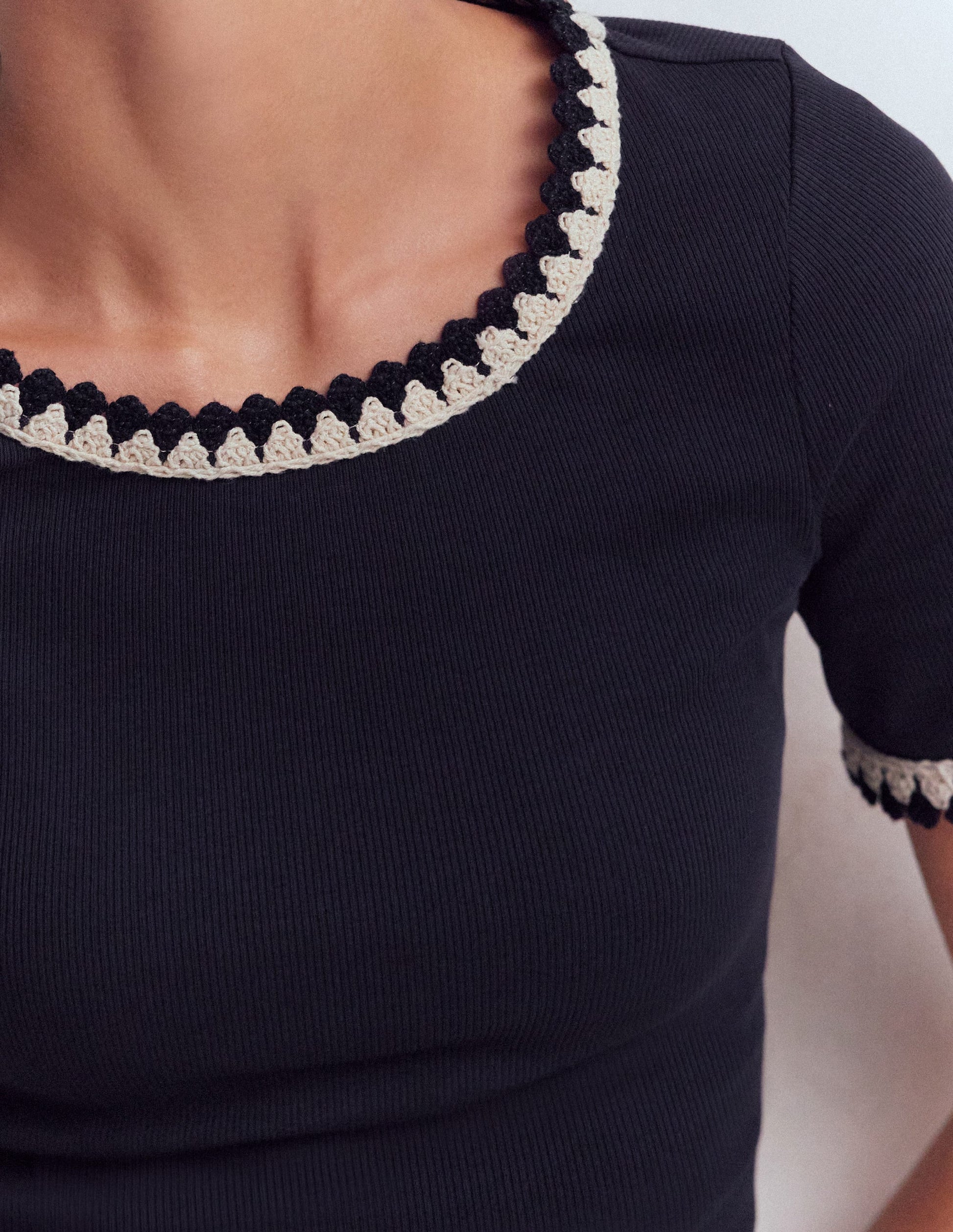 Maddie Trim Detail T-Shirt-Navy-2