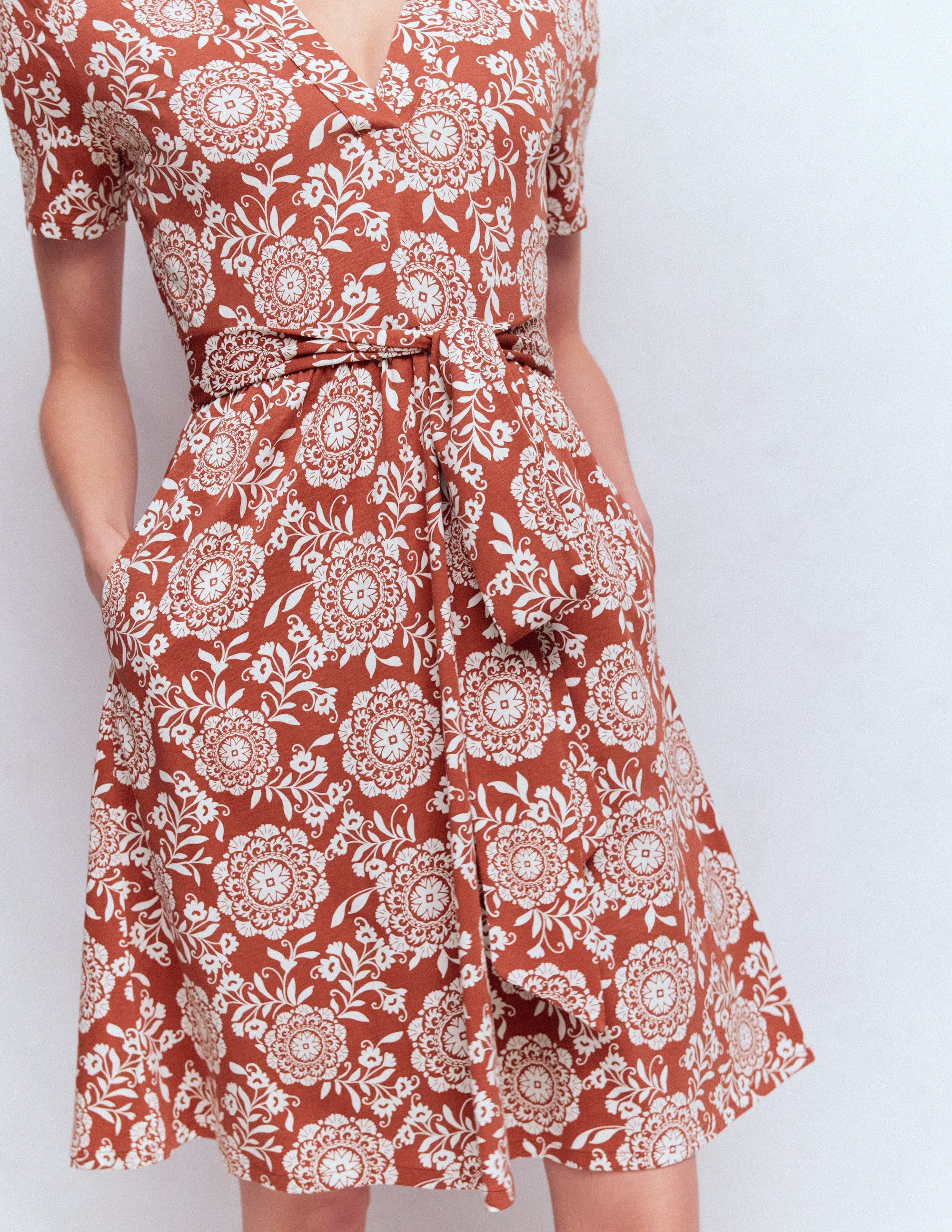 Daisy Flippy Jersey Dress-Brown, Decorative Blossom - Image 2