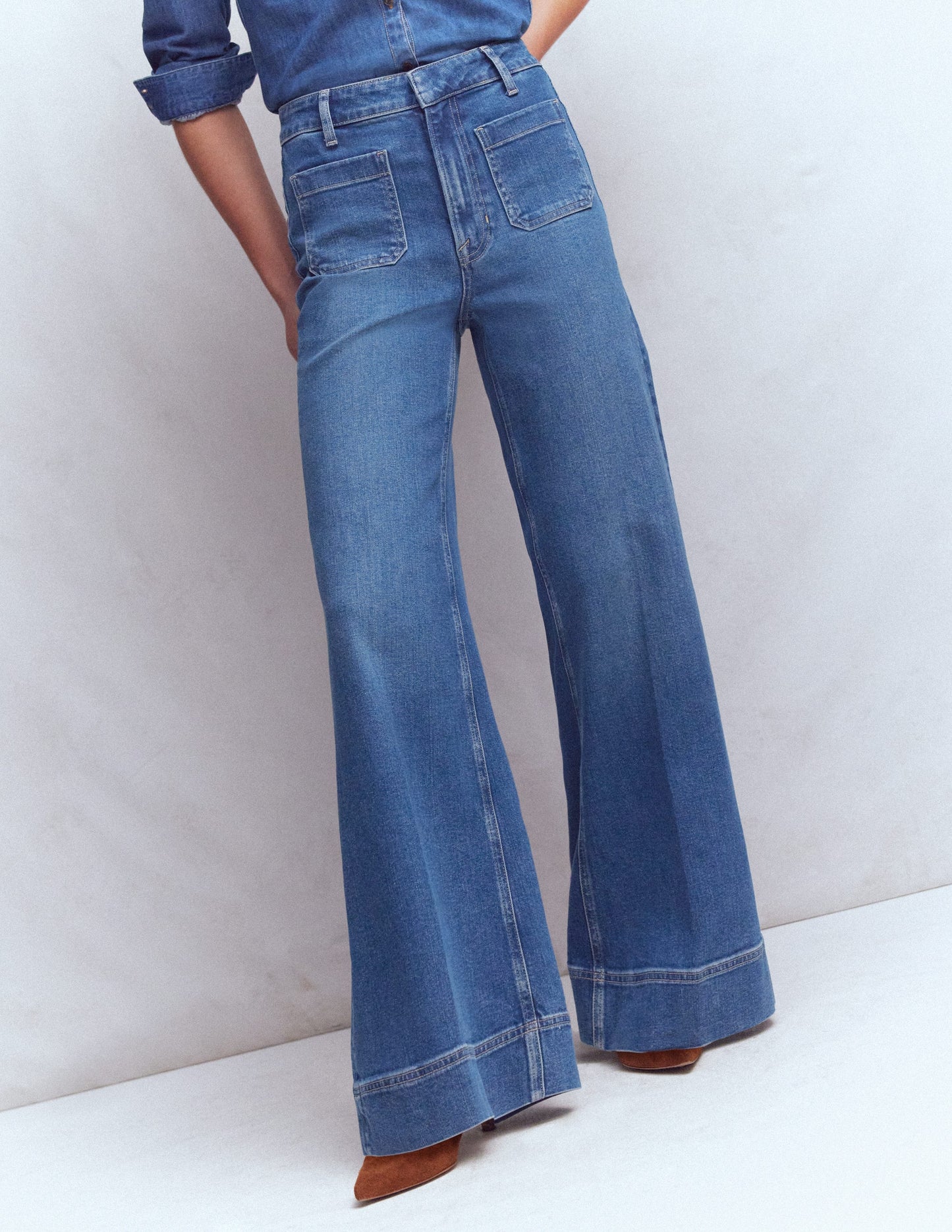 Patch Pocket Flare Jeans-Midwash