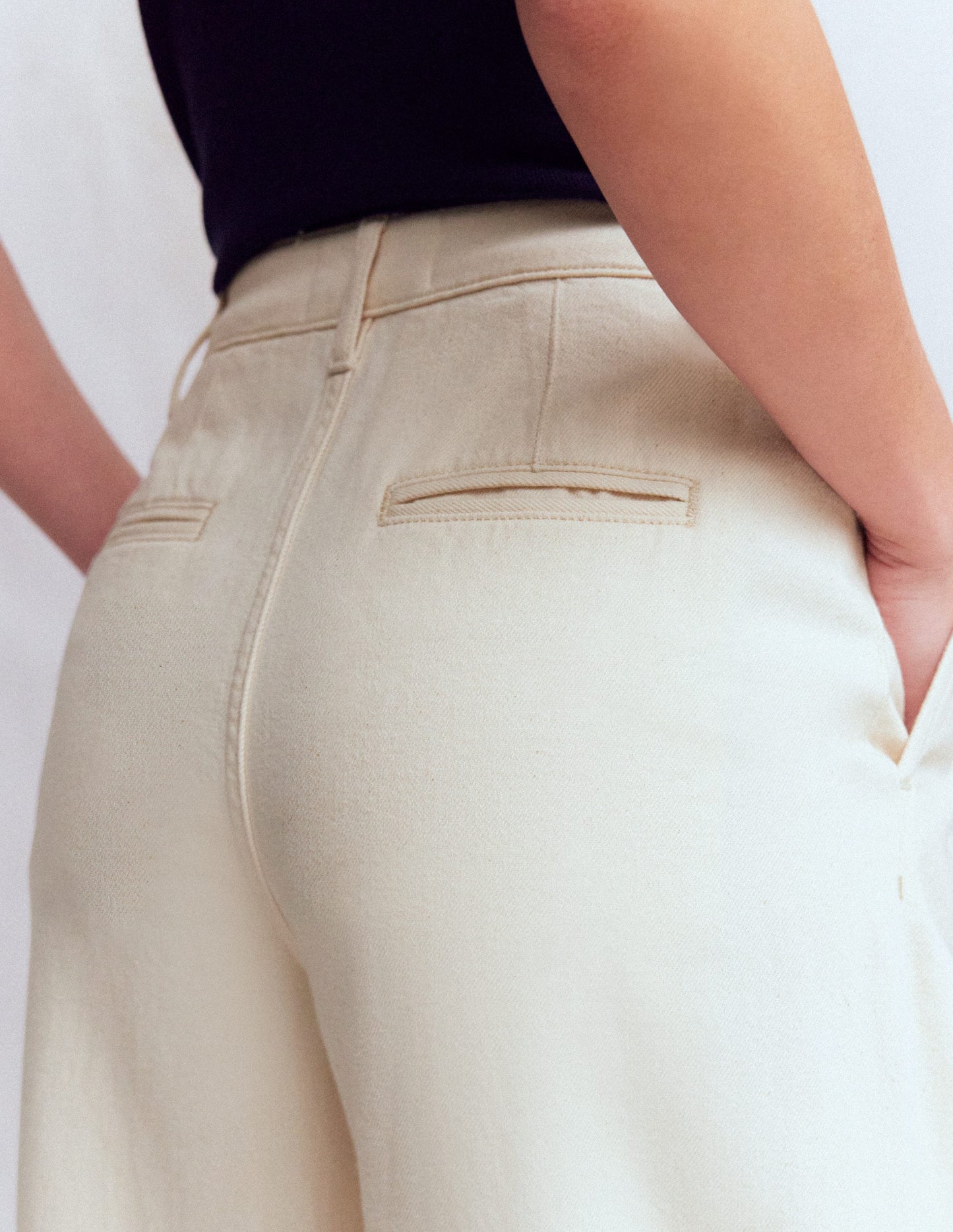 Pleated Wide Leg Jeans-Ecru