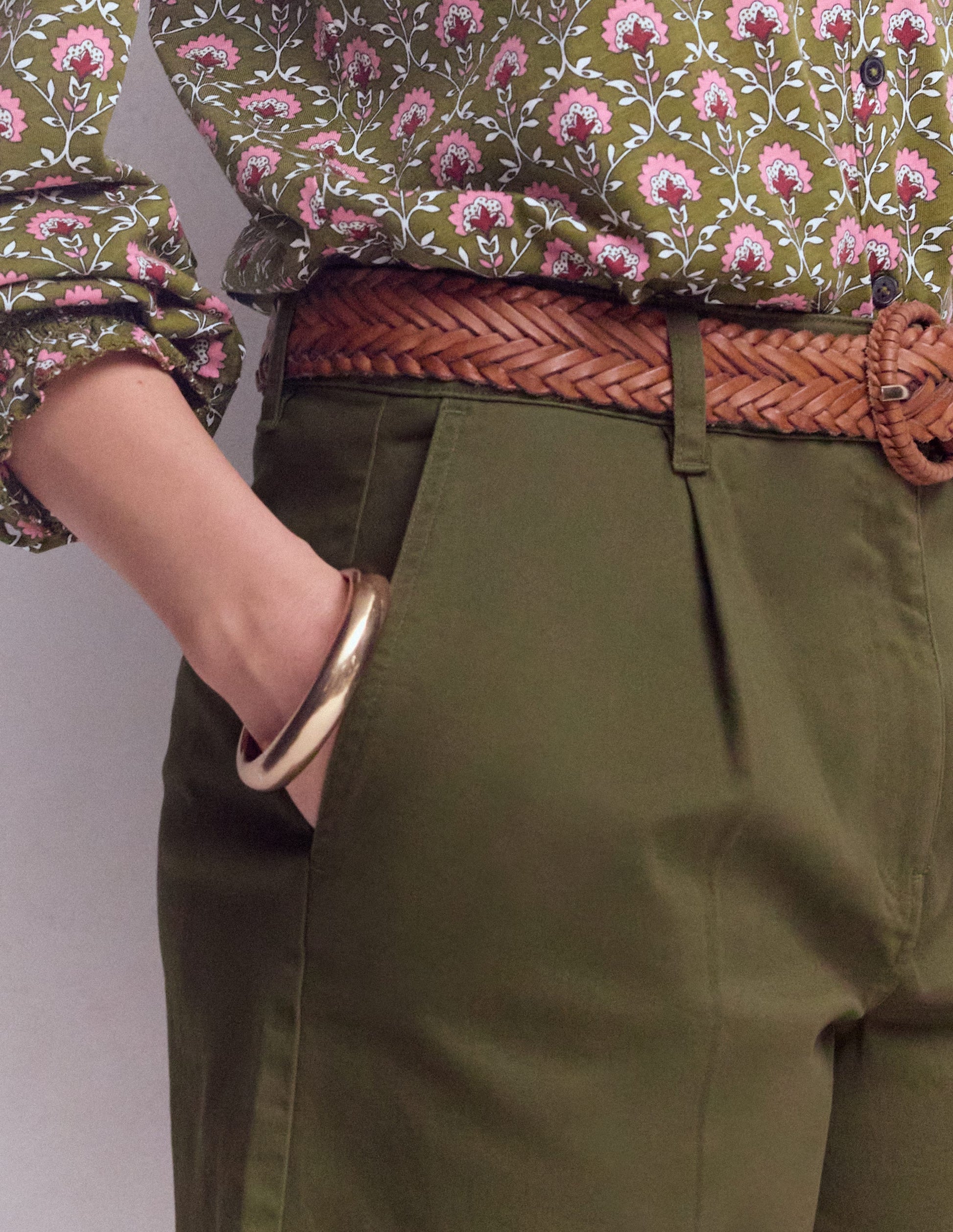 Chino Shorts-Woodland Green-5