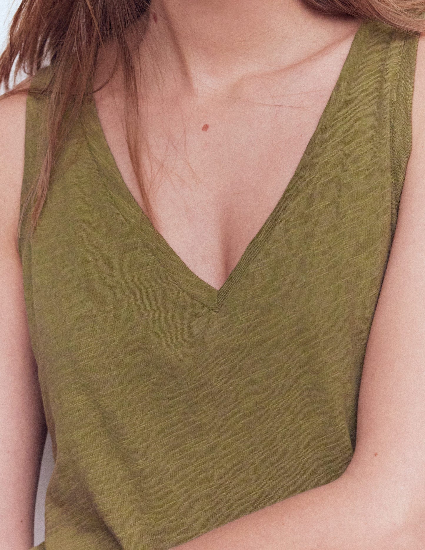 Regular V-Neck Slub Vest-Capulet Olive