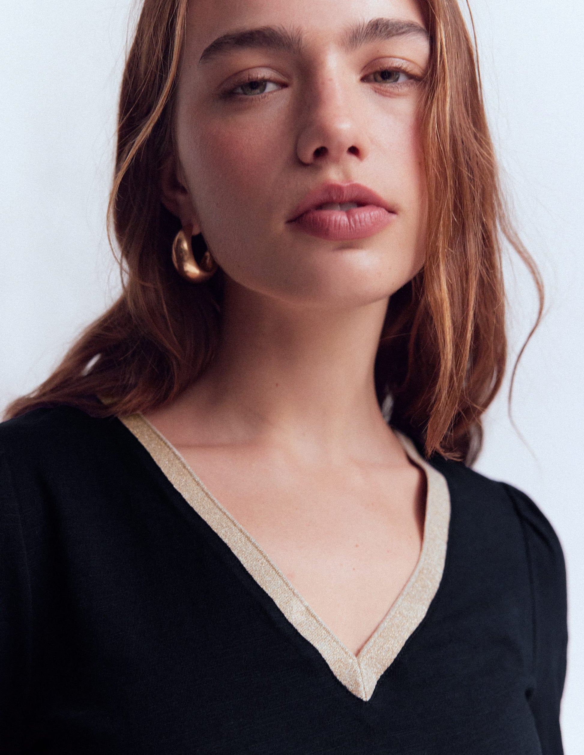 Metallic Trim V-neck Top-Navy-2