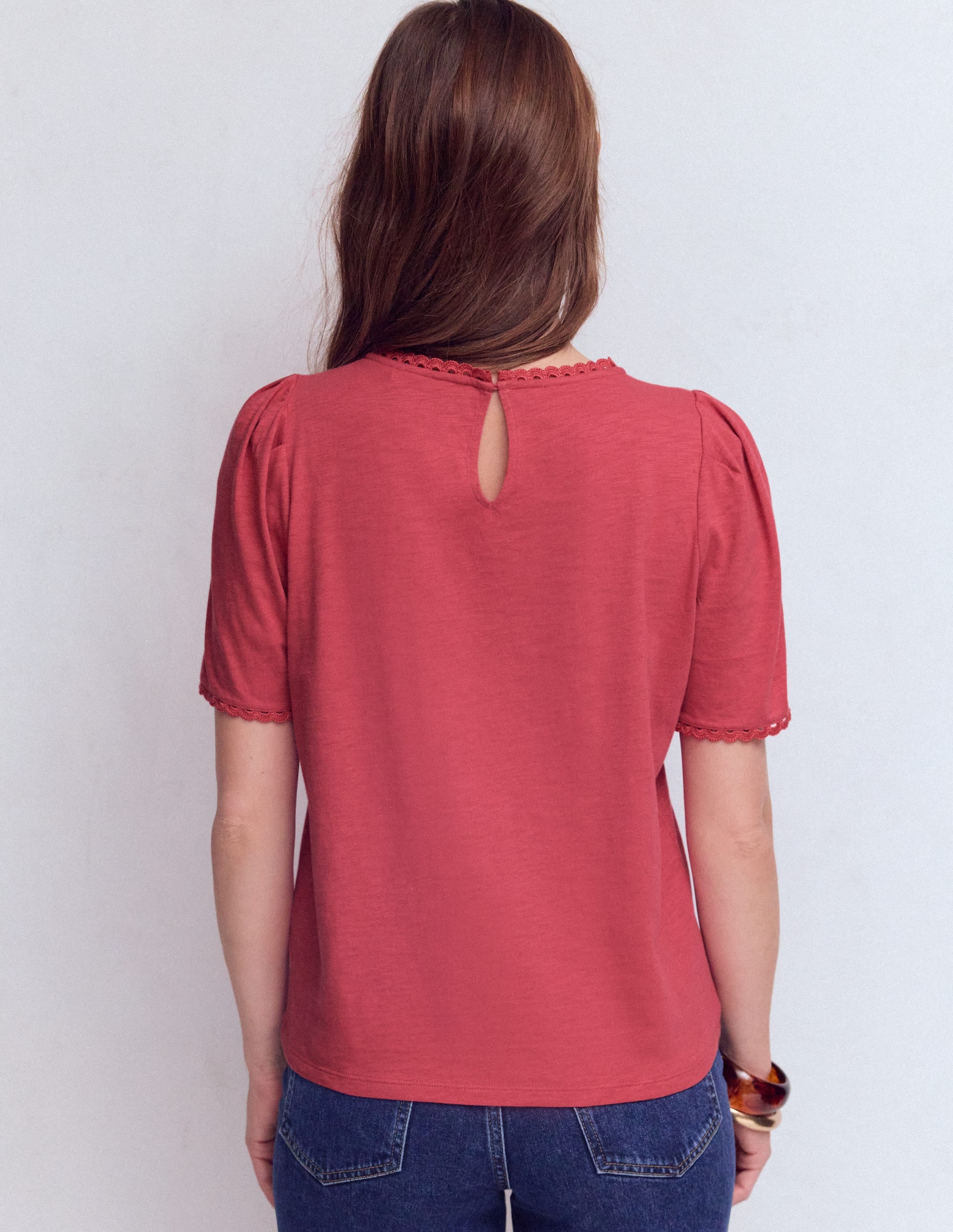 Ali Trim T-shirt-Hollyberry - Image 3
