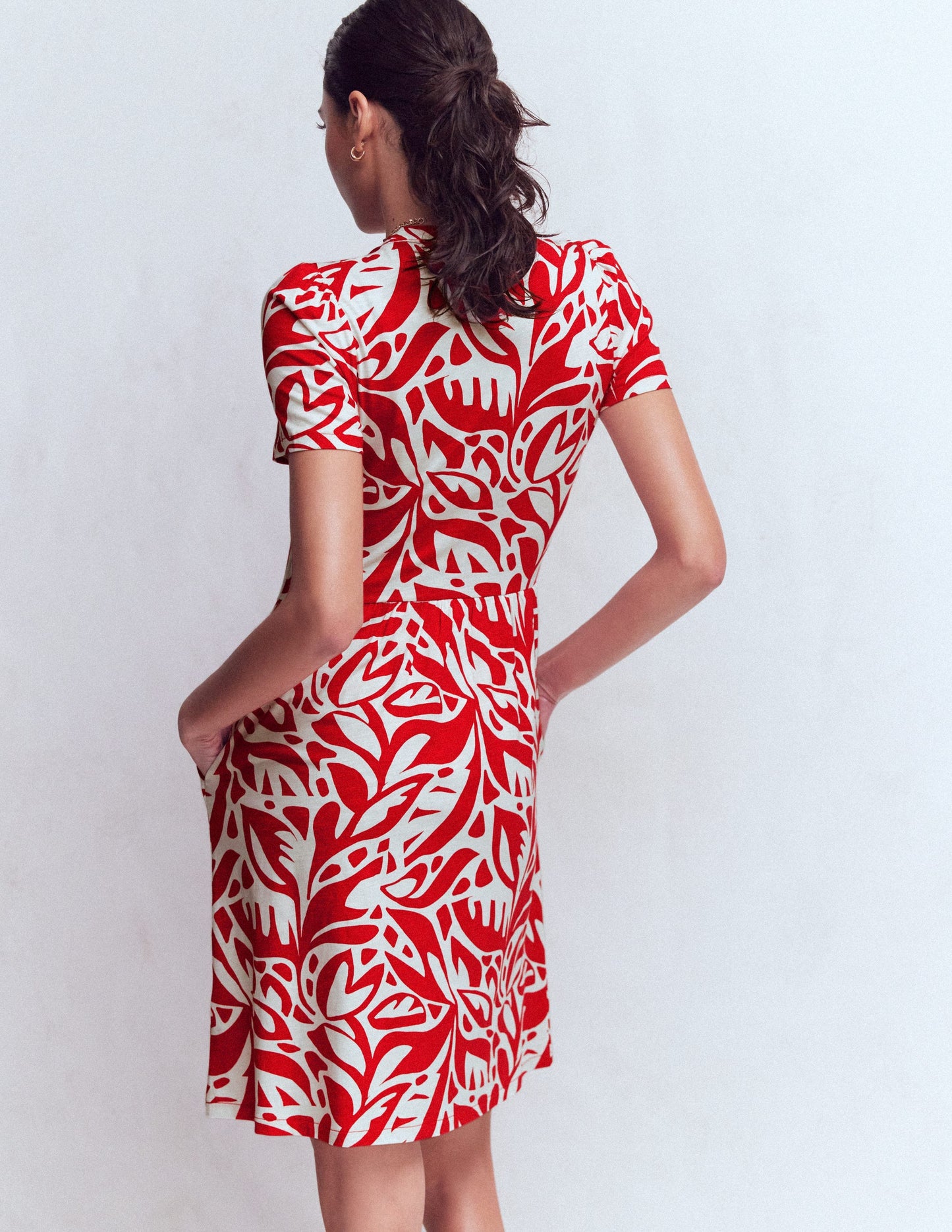 Naomi Short Jersey Dress-Merida Red, Leafy Cascade Mono