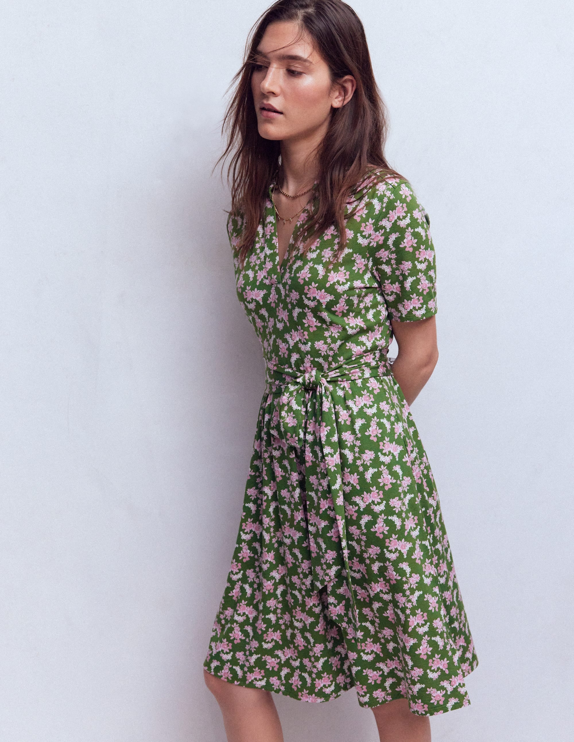 Daisy Flippy Jersey Dress-Promenade Green, Dainty Blooms - Image 5