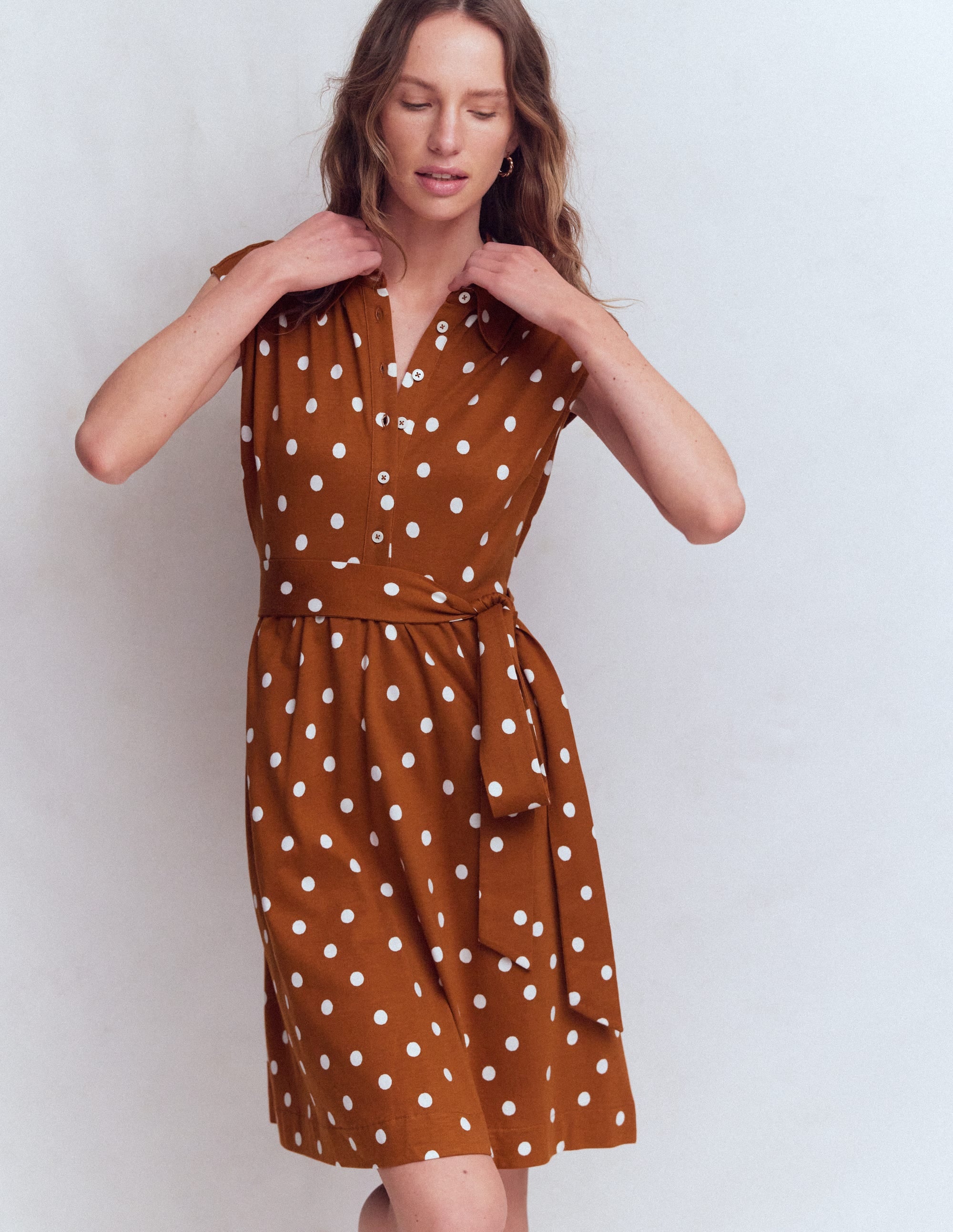 Honor Short Jersey Shirt Dress-Cognac, Painted Dot Spaced - Image 4
