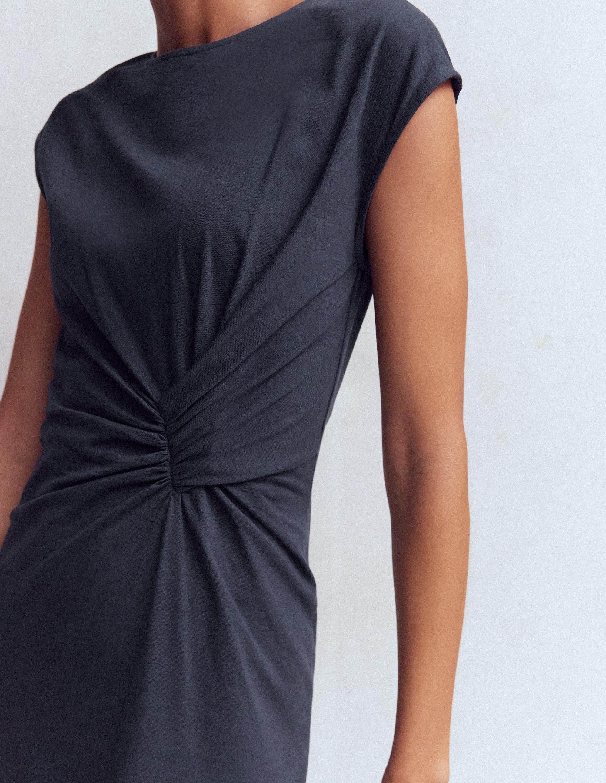 Delilah Twisted Midi Dress-Navy - Image 2