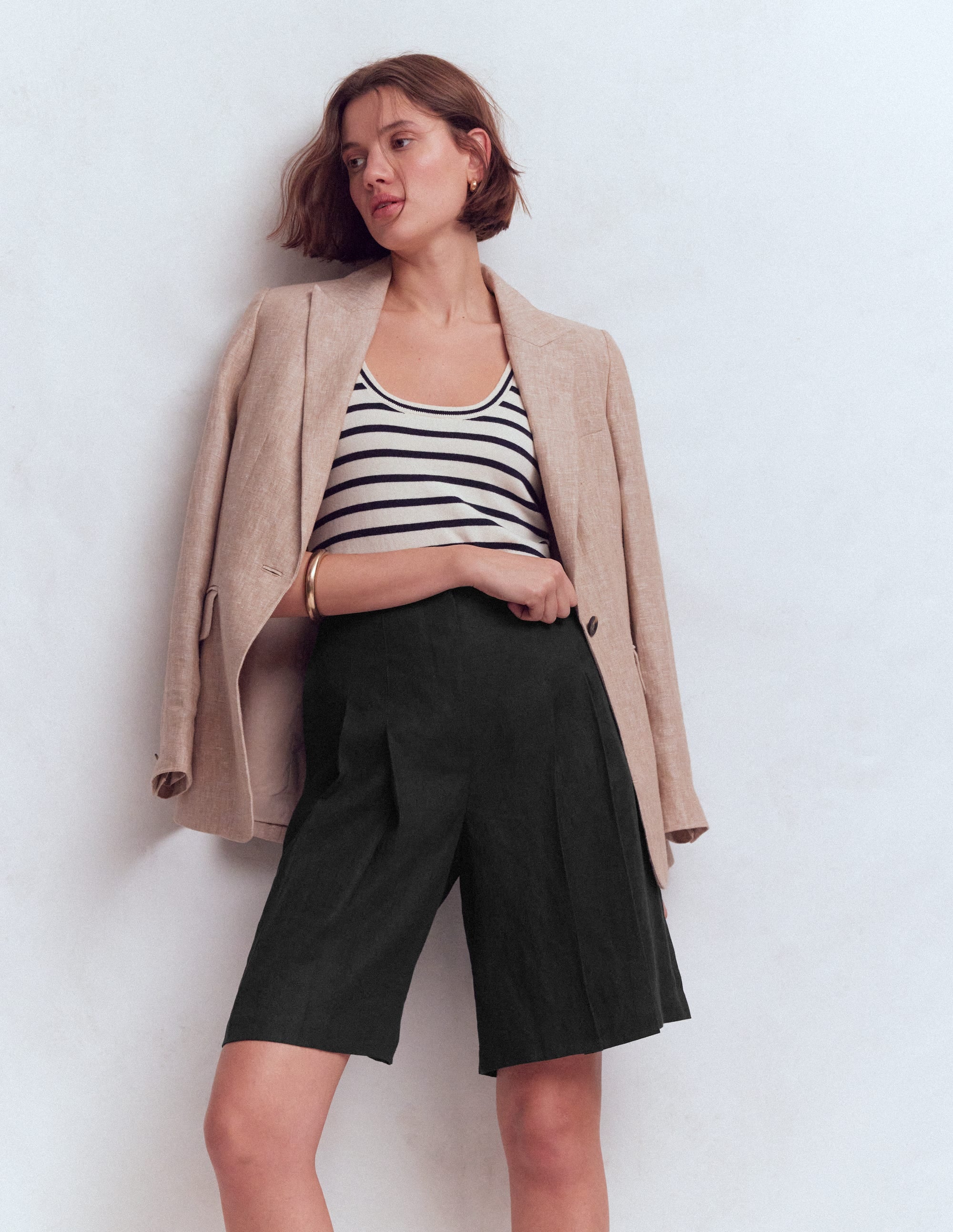 Highbury Pleated Linen Shorts-Black - Image 1