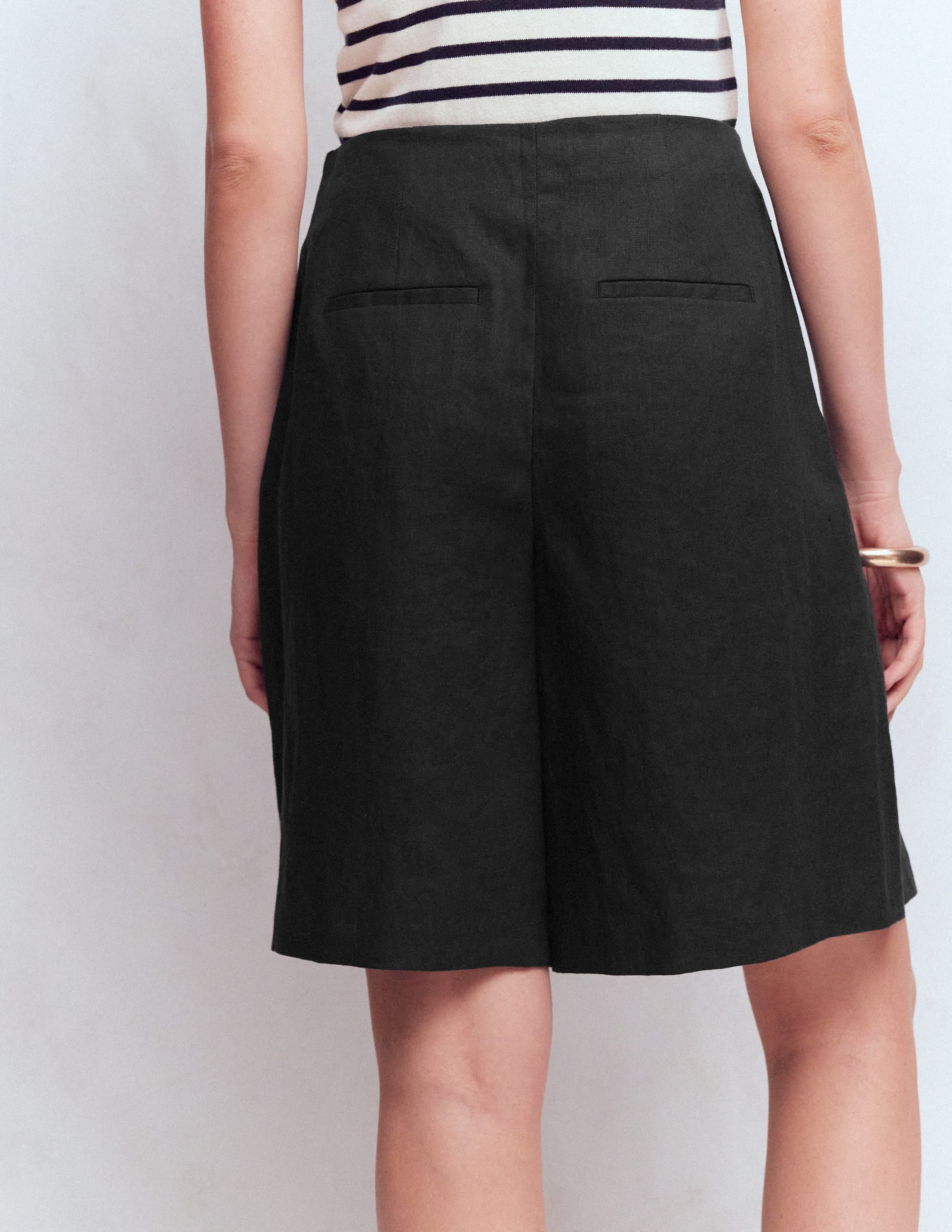 Highbury Pleated Linen Shorts-Black - Image 3
