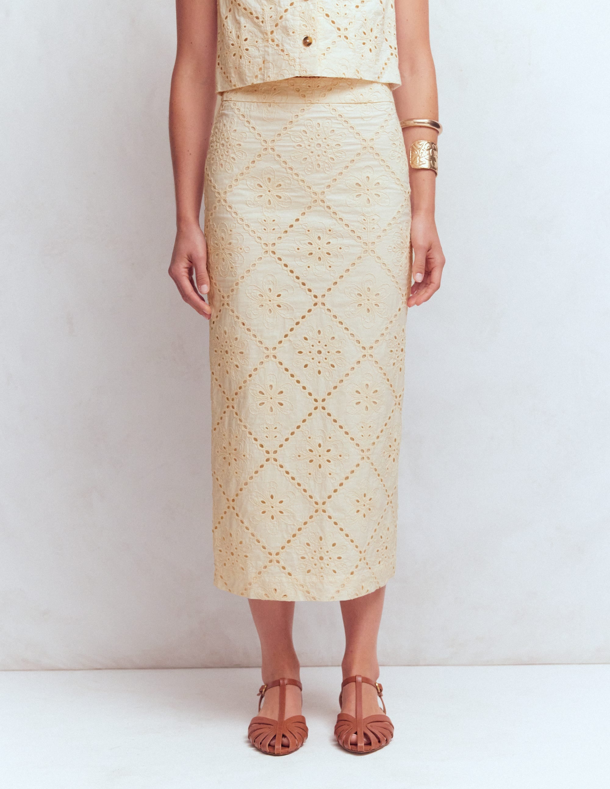 Textured Column Skirt-Ivory Broderie - Image 4