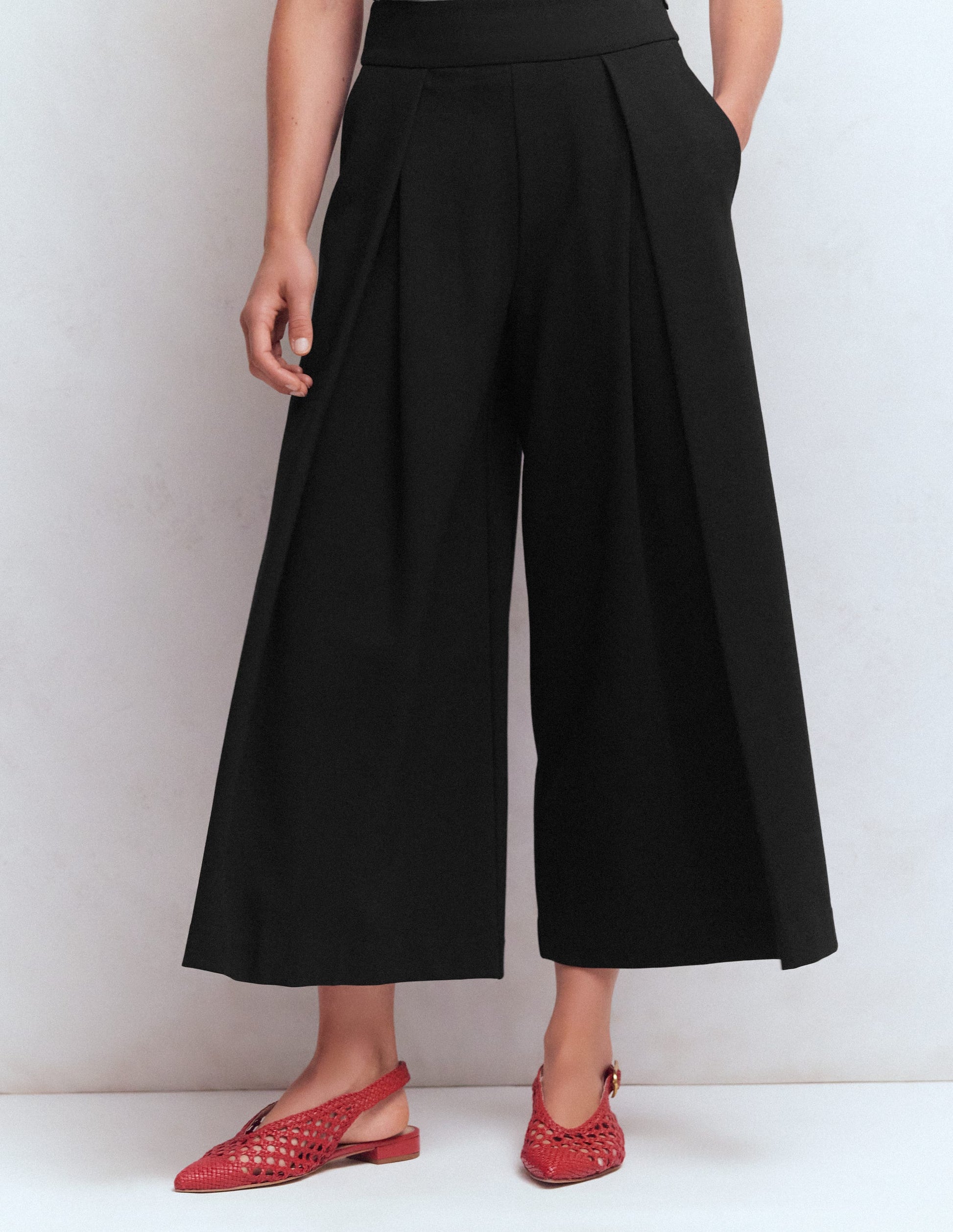 Single Pleat Ponte Culottes-Black-4