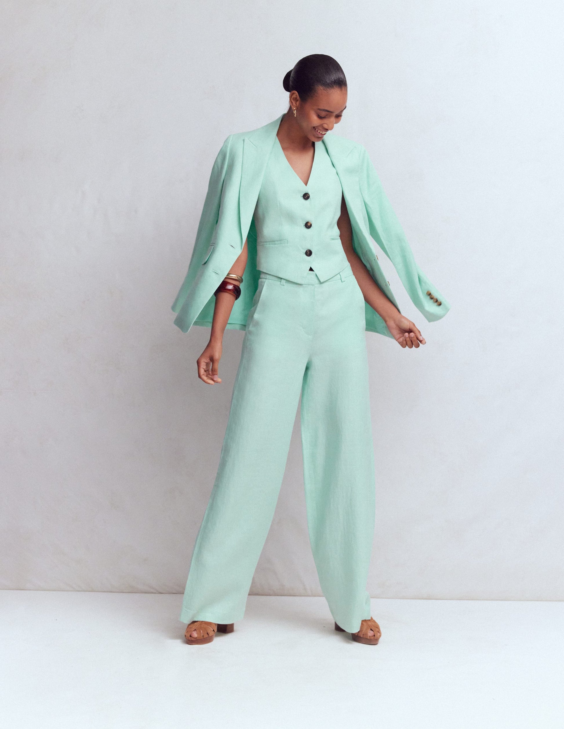 Linen V-Neck Waistcoat-Spearmint-4