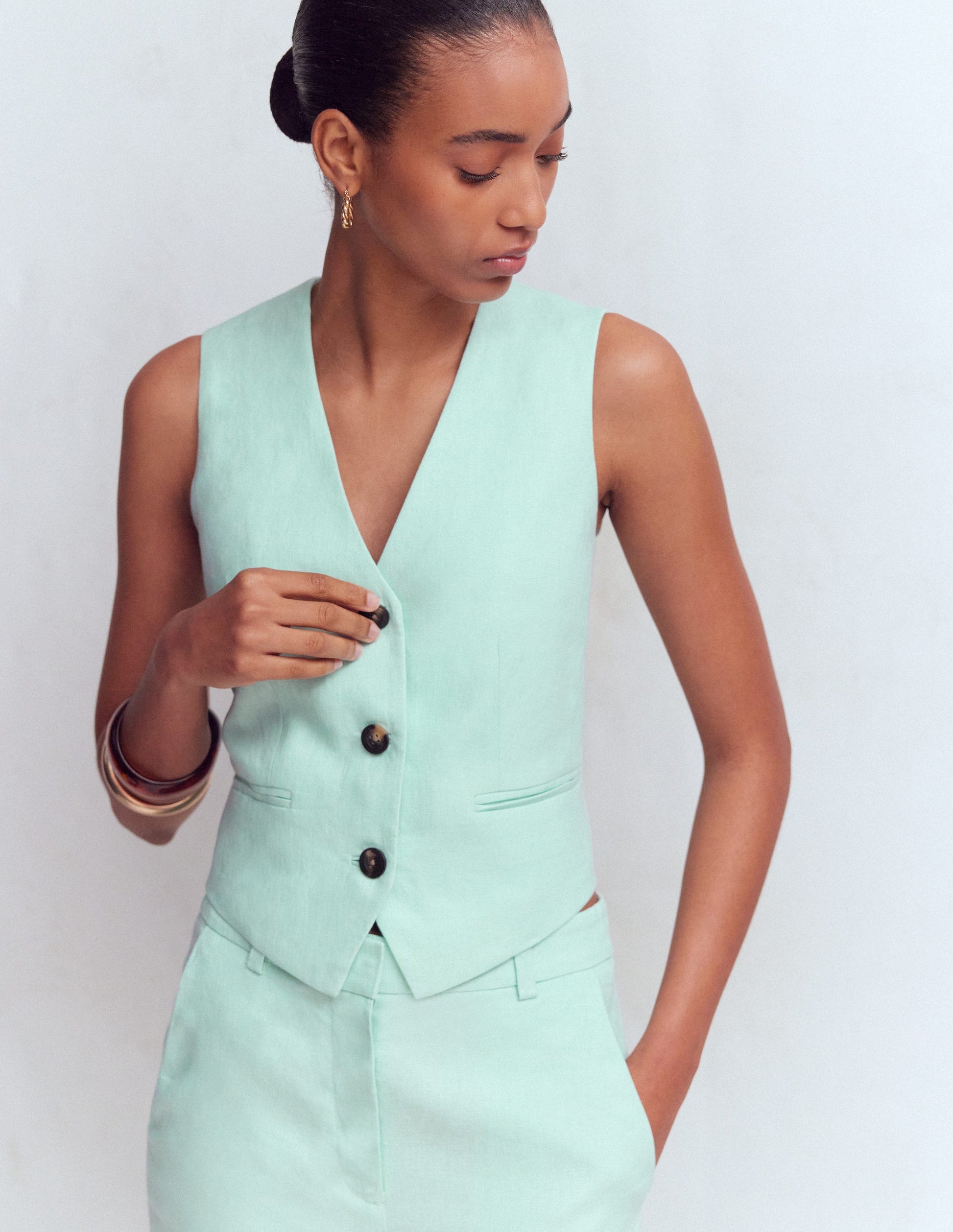 Linen V-Neck Waistcoat-Spearmint-5