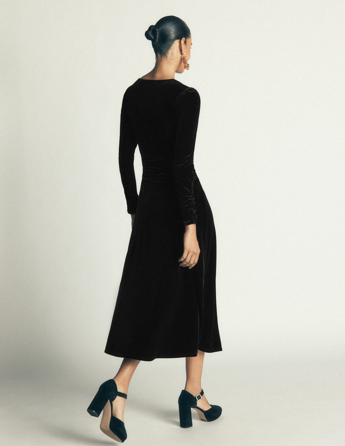 Mya Ruched Velvet Midi Dress-Black Beauty - Image 3