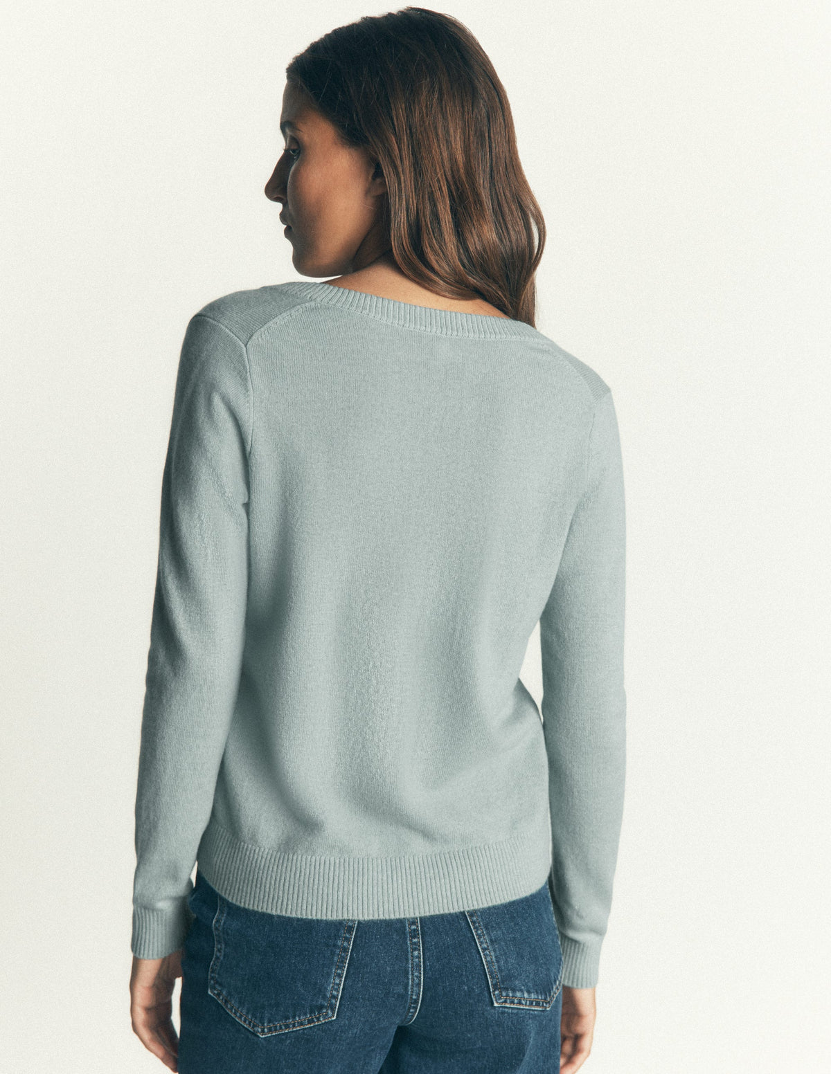 Elsie Cashmere V Neck Jumper-Clear Sky - Image 3